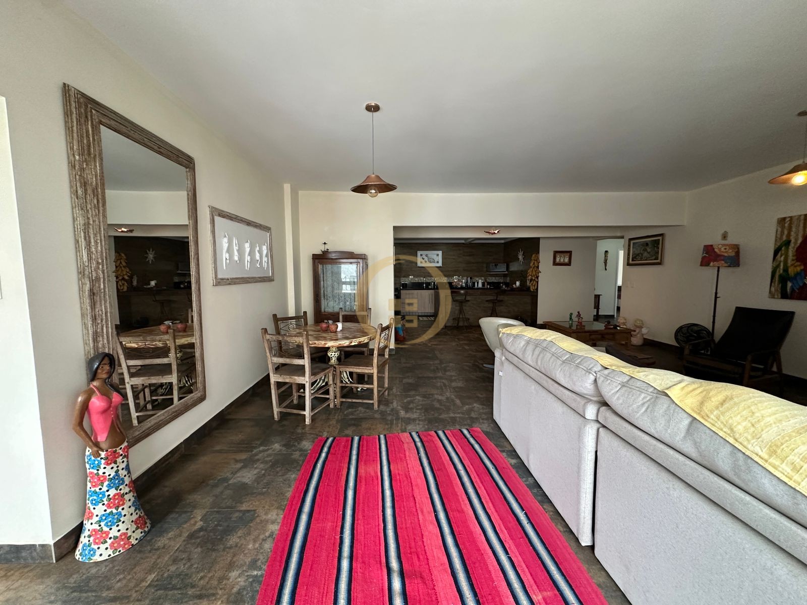 Apartamento na Praia das Pitangueiras, Guarujá - SP