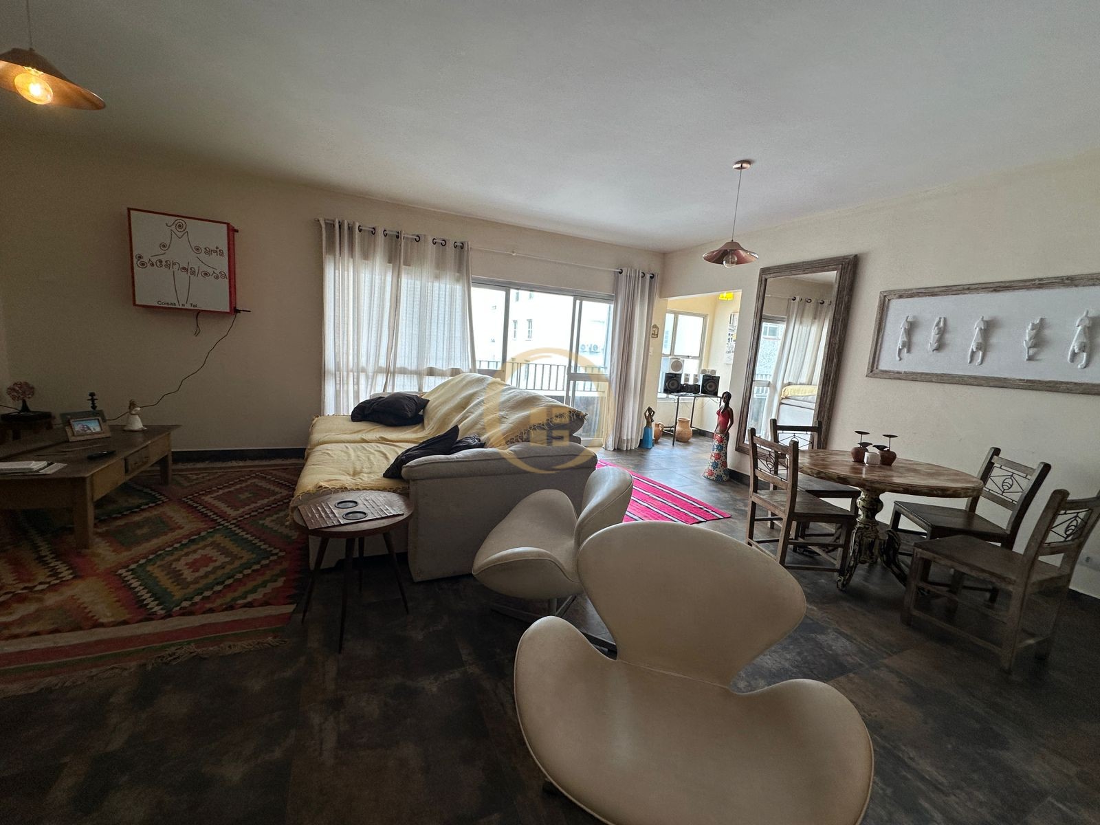 Apartamento na Praia das Pitangueiras, Guarujá - SP