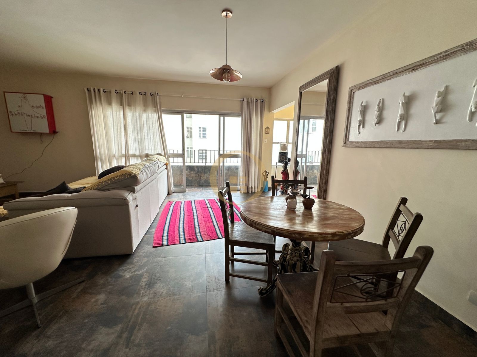 Apartamento na Praia das Pitangueiras, Guarujá - SP