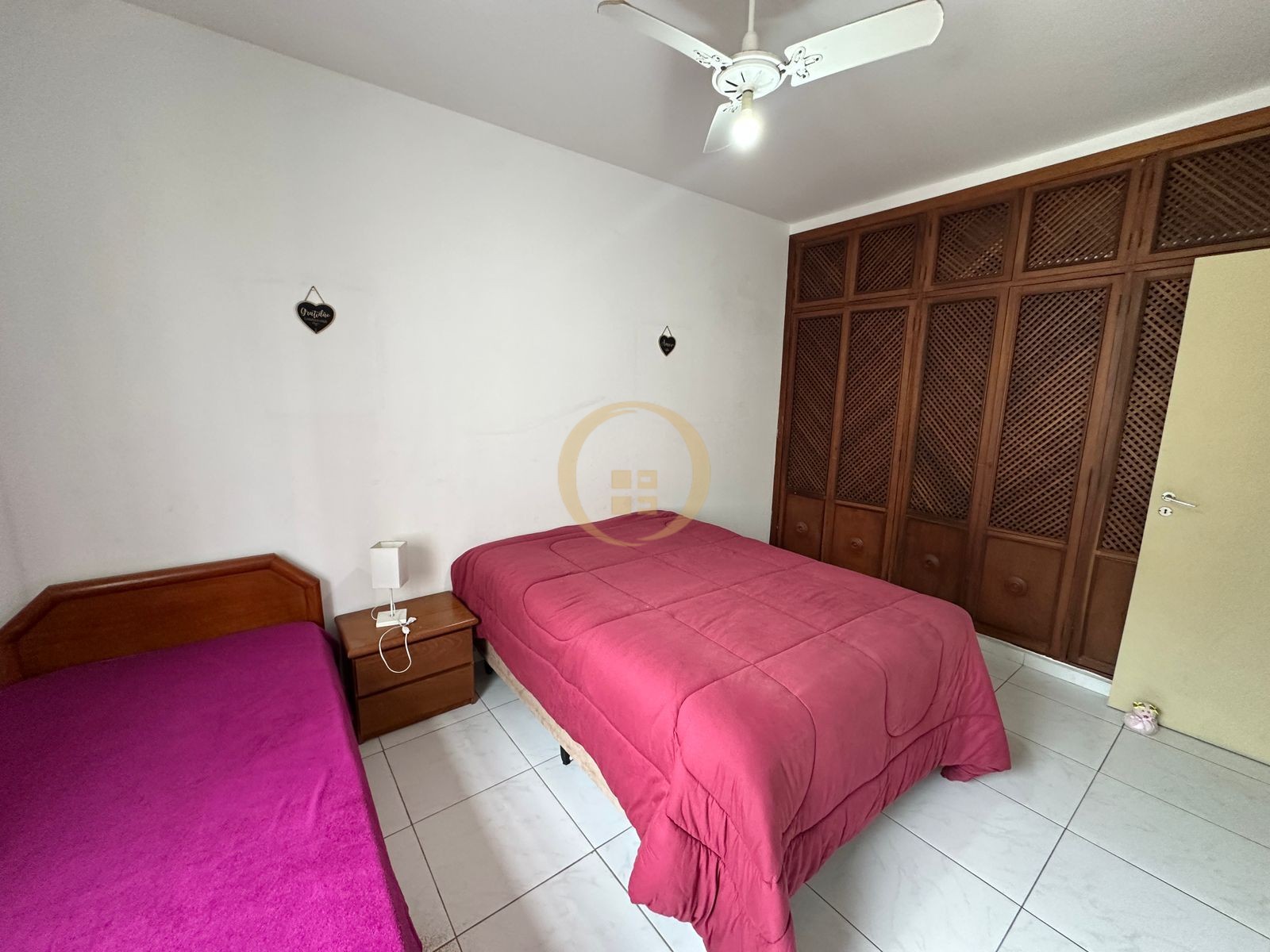 Apartamento na Praia das Pitangueiras, Guarujá - SP