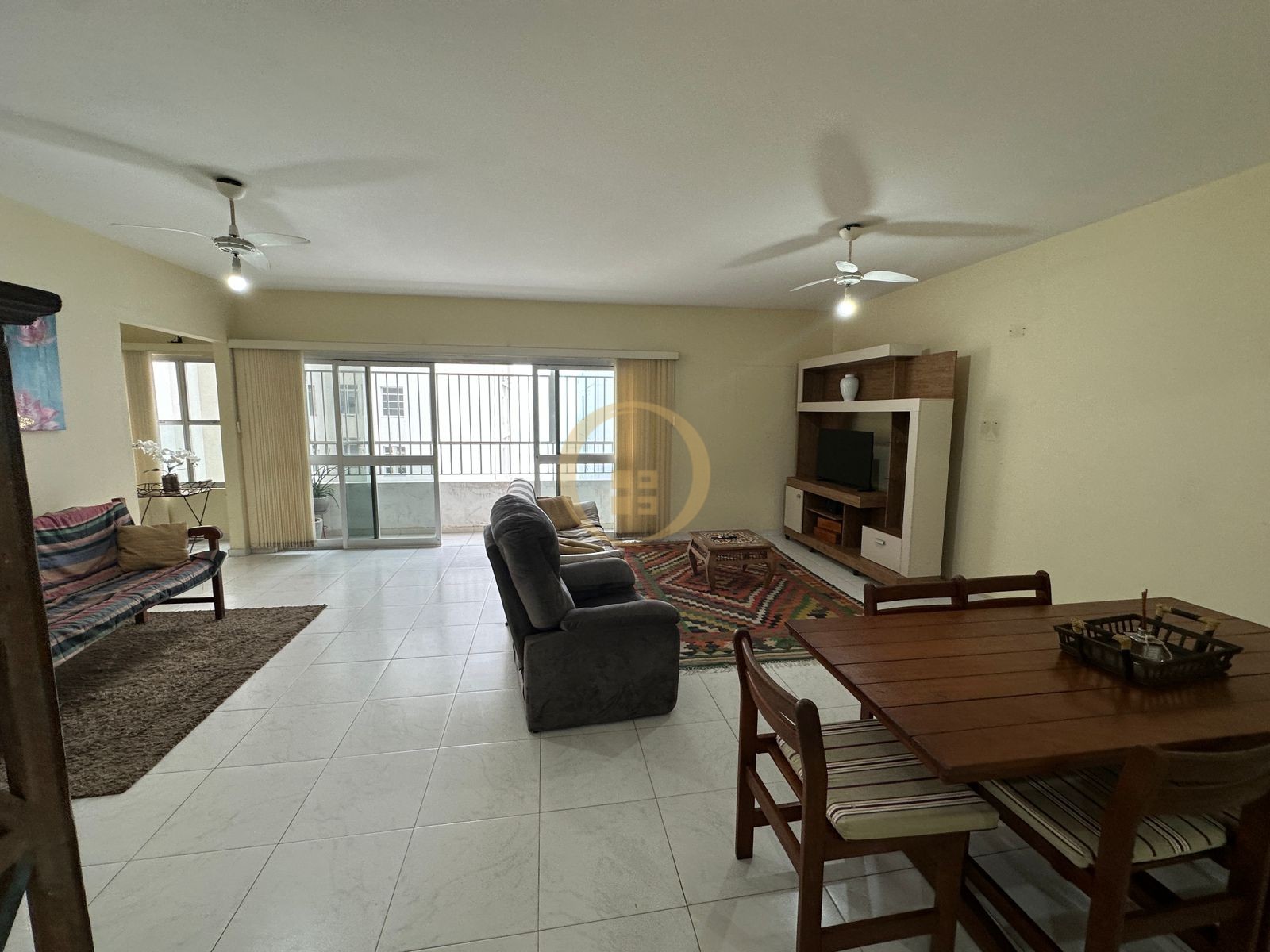 Apartamento na Praia das Pitangueiras, Guarujá - SP