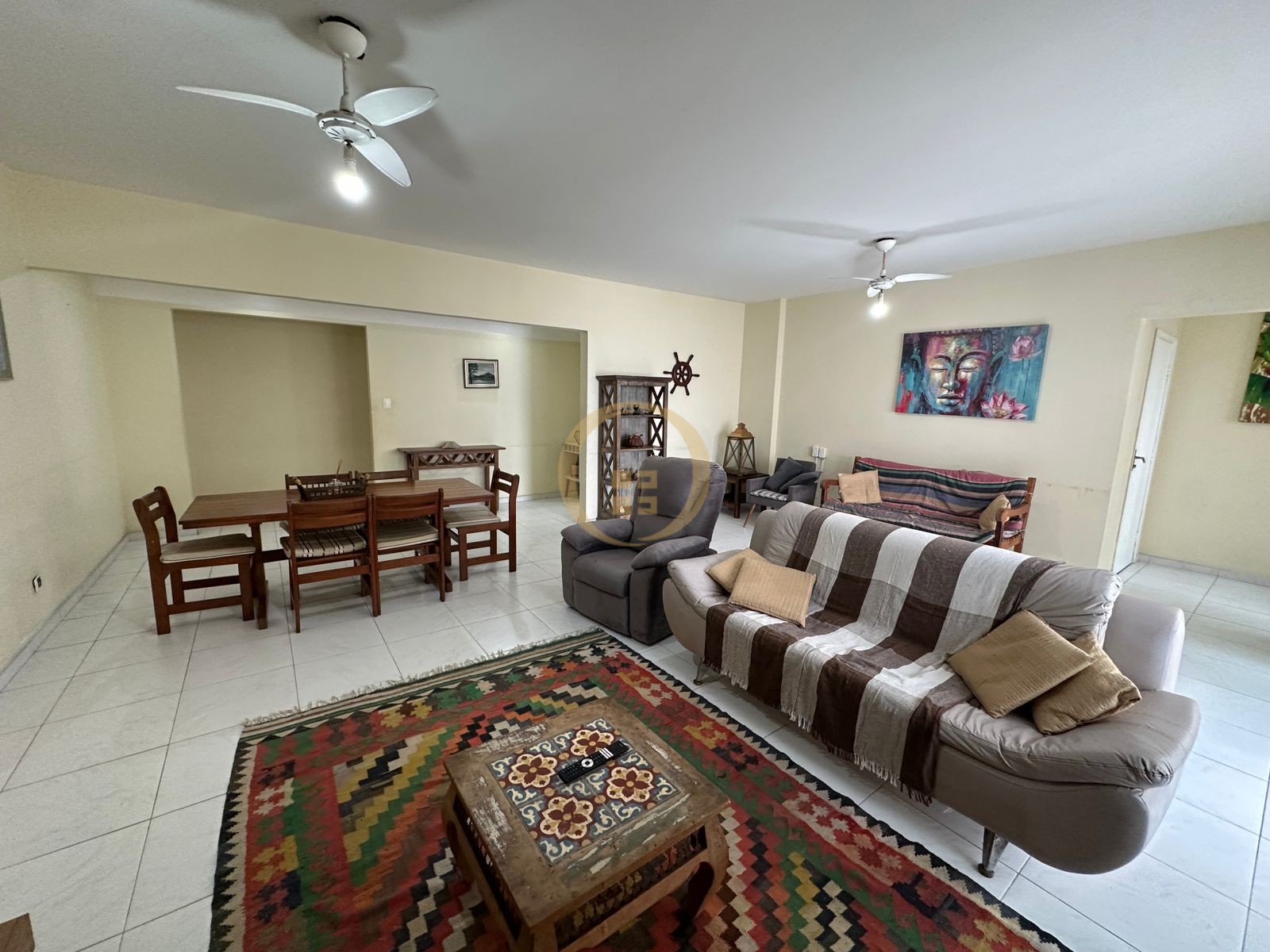 Apartamento na Praia das Pitangueiras, Guarujá - SP