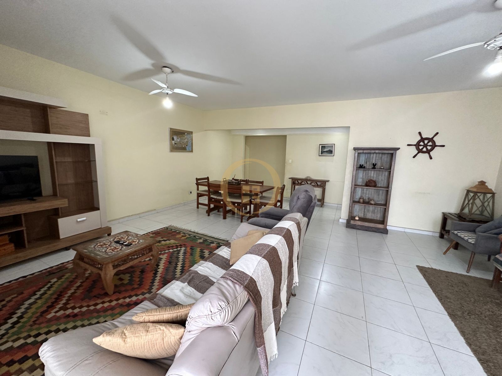 Apartamento na Praia das Pitangueiras, Guarujá - SP