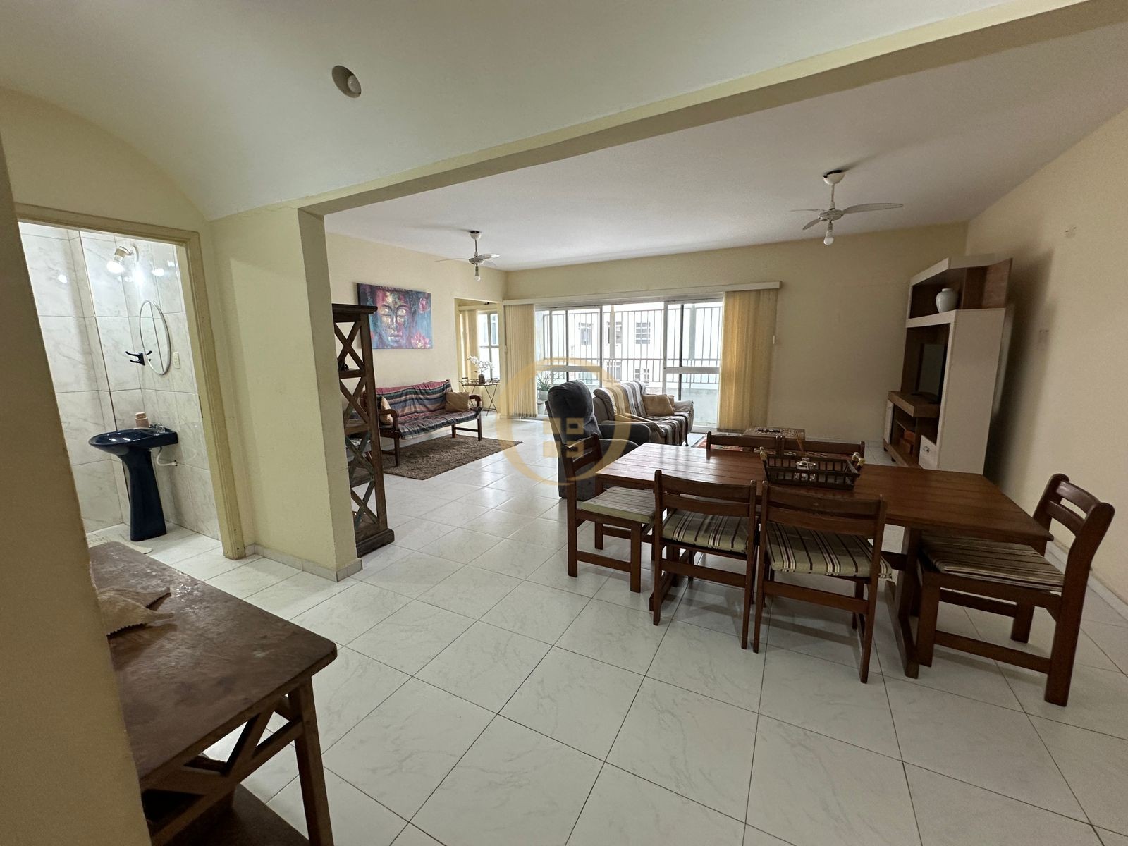 Apartamento na Praia das Pitangueiras, Guarujá - SP