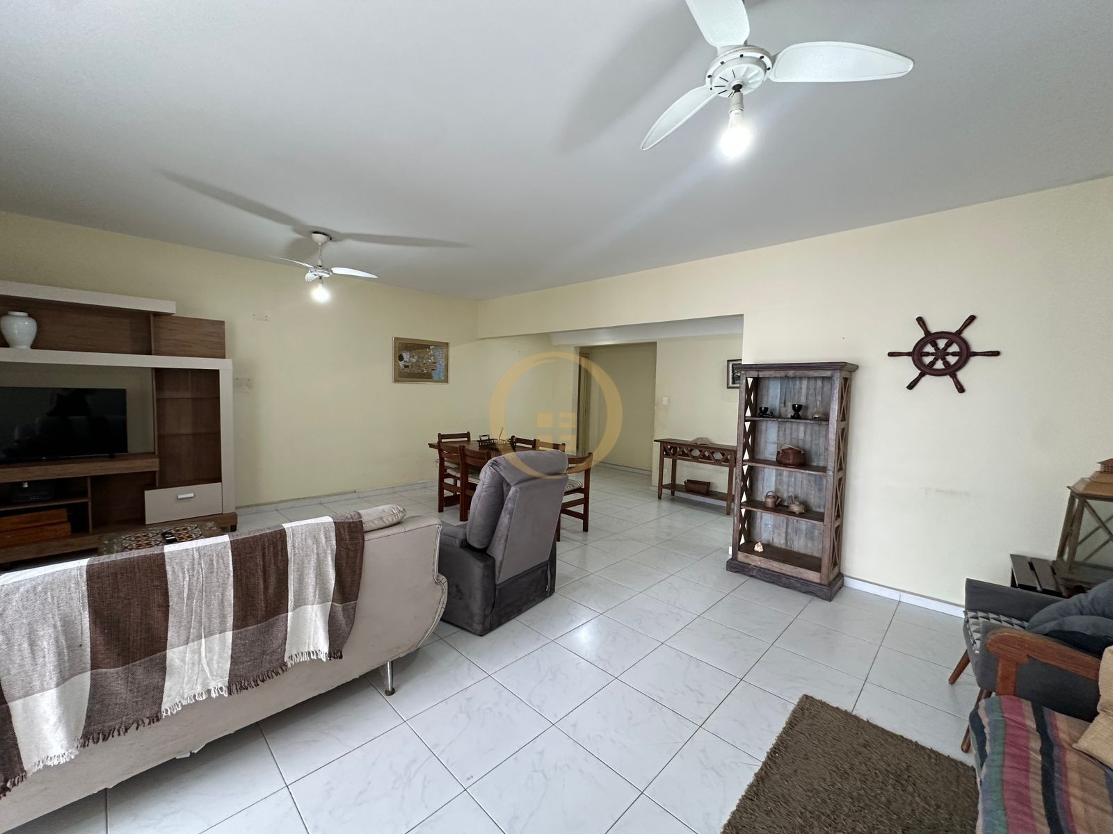 Apartamento na Praia das Pitangueiras, Guarujá - SP
