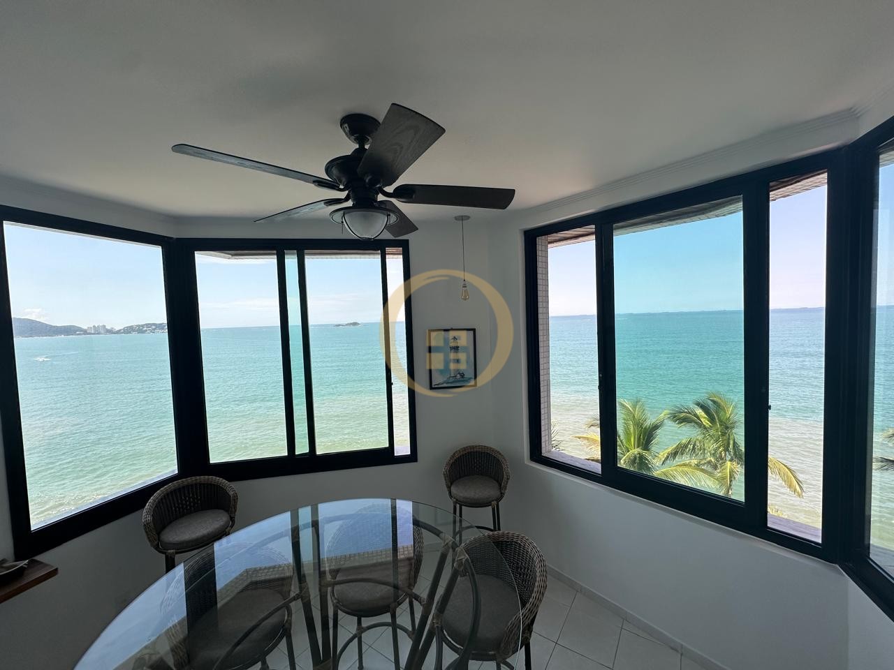 Apartamento Frente ao Mar nas Pitangueiras, Guarujá - SP