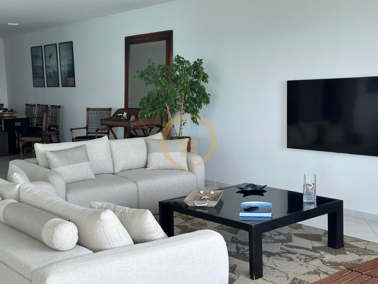 Apartamento Frente ao Mar nas Pitangueiras, Guarujá - SP