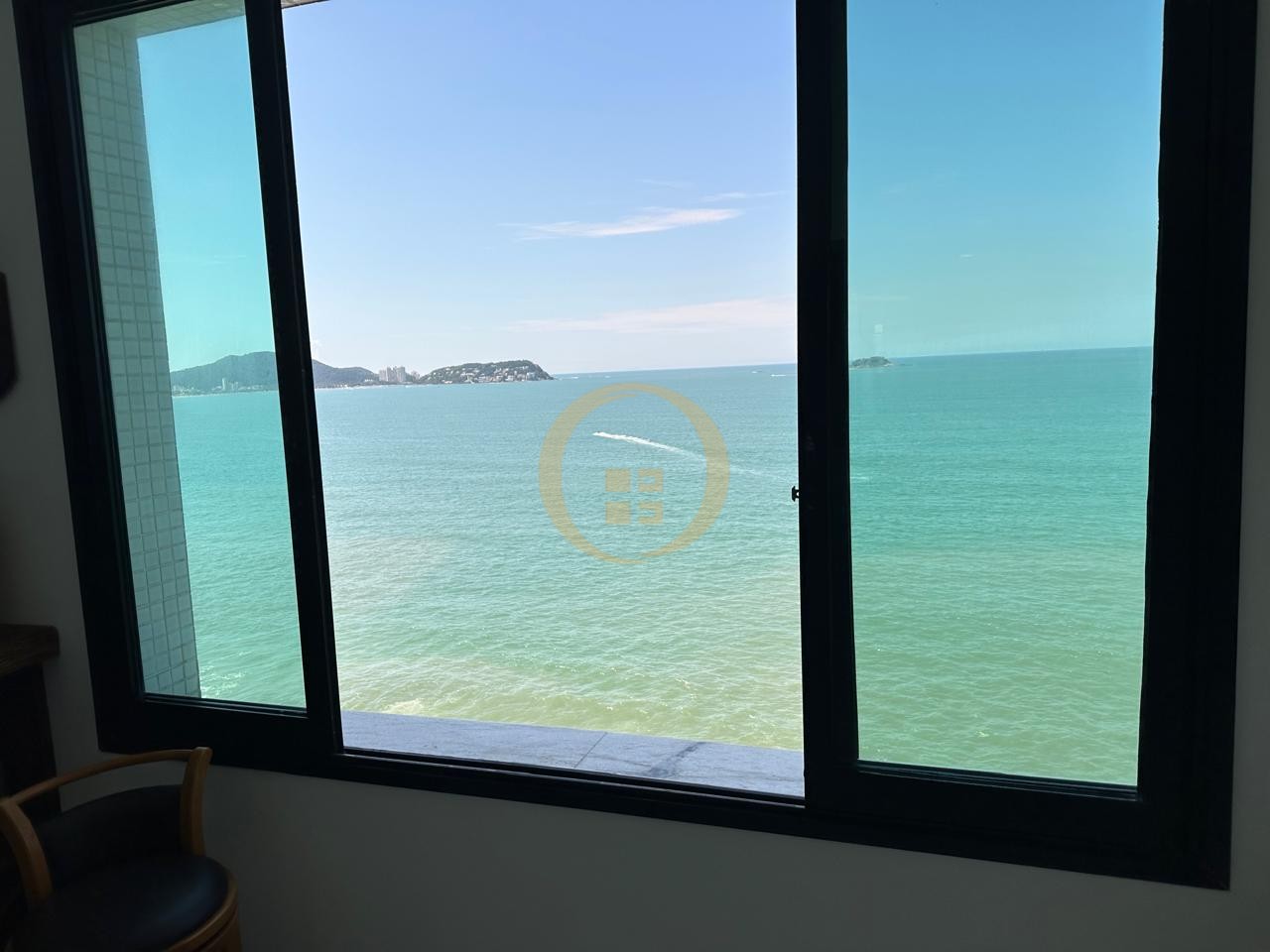 Apartamento Frente ao Mar nas Pitangueiras, Guarujá - SP
