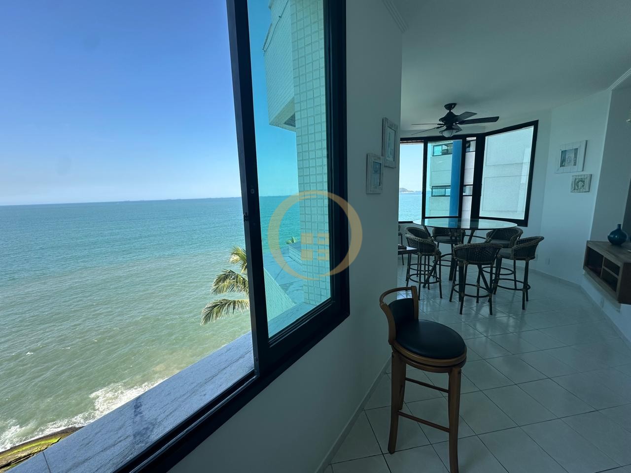 Apartamento Frente ao Mar nas Pitangueiras, Guarujá - SP