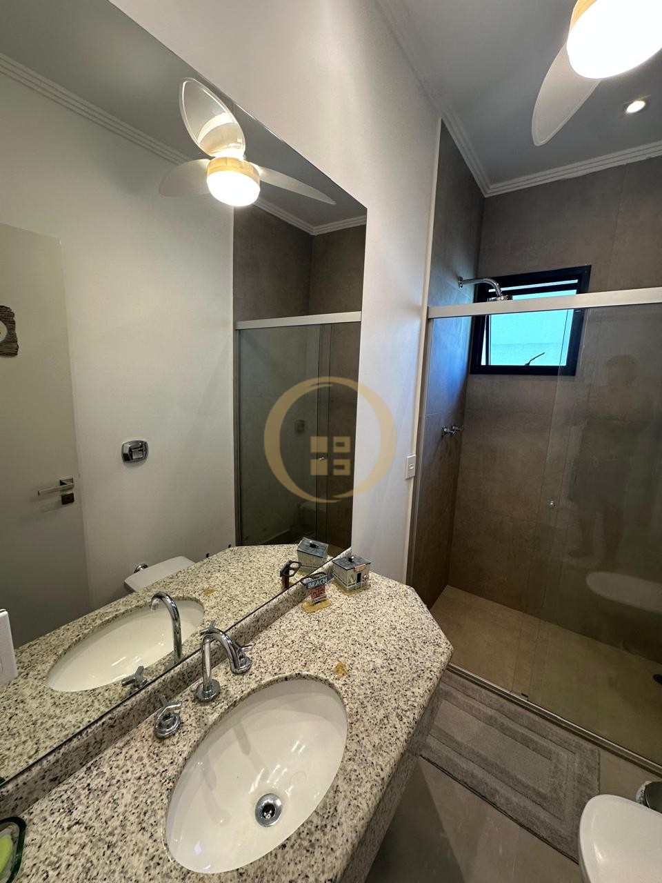 Apartamento Frente ao Mar nas Pitangueiras, Guarujá - SP