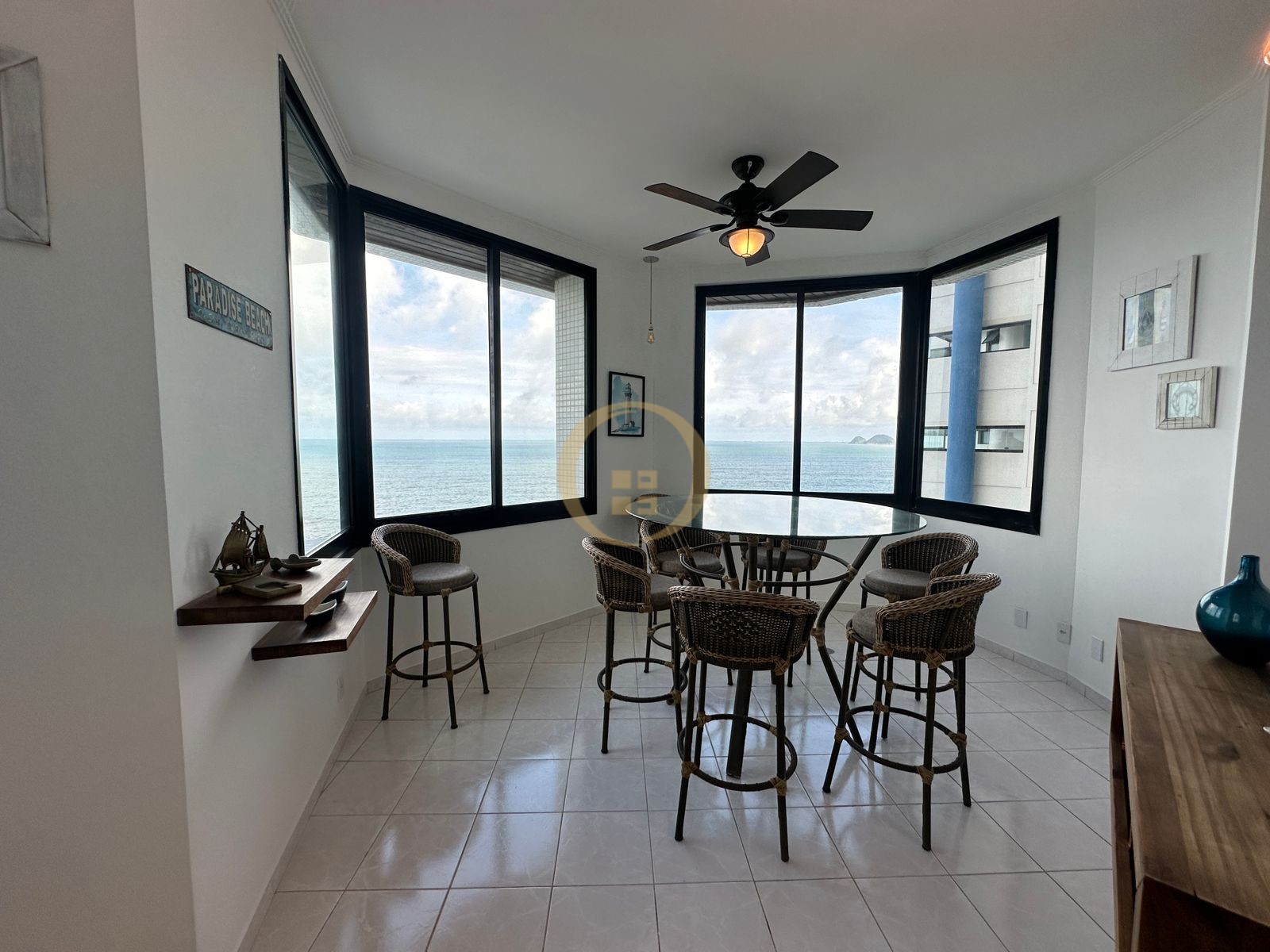 Apartamento Frente ao Mar nas Pitangueiras, Guarujá - SP