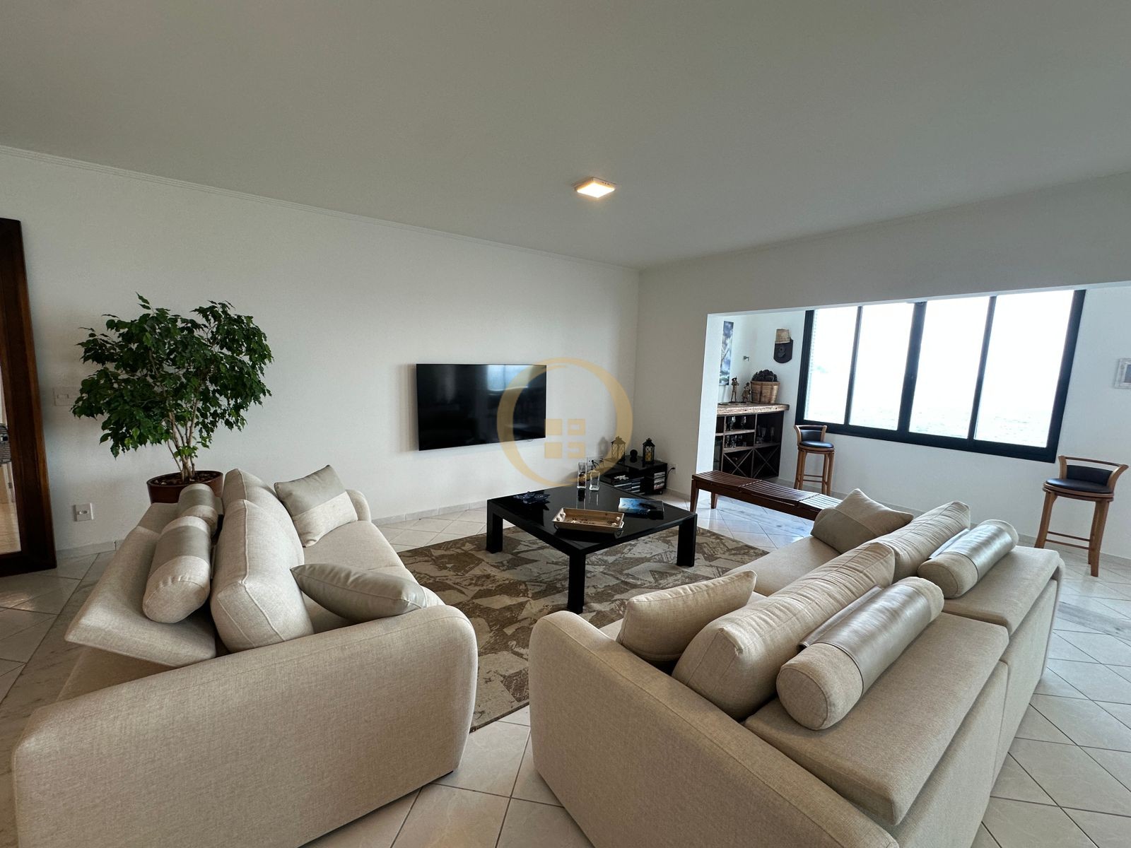 Apartamento Frente ao Mar nas Pitangueiras, Guarujá - SP