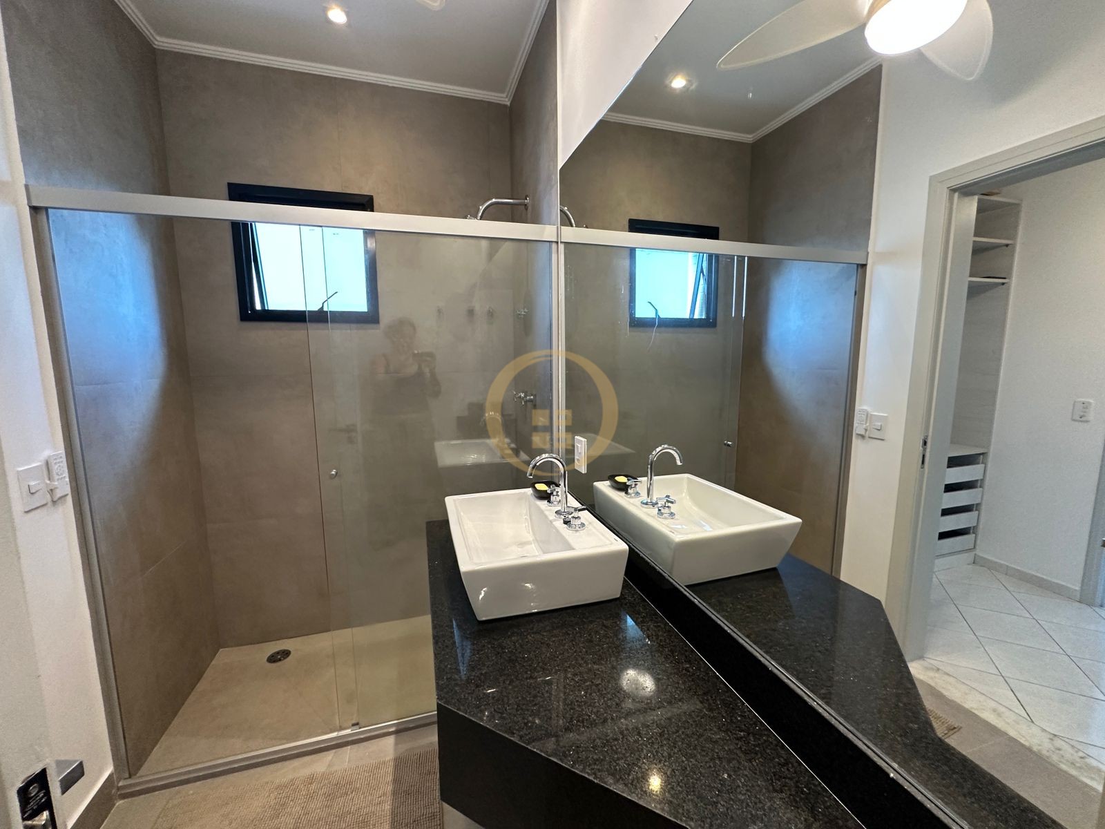 Apartamento Frente ao Mar nas Pitangueiras, Guarujá - SP