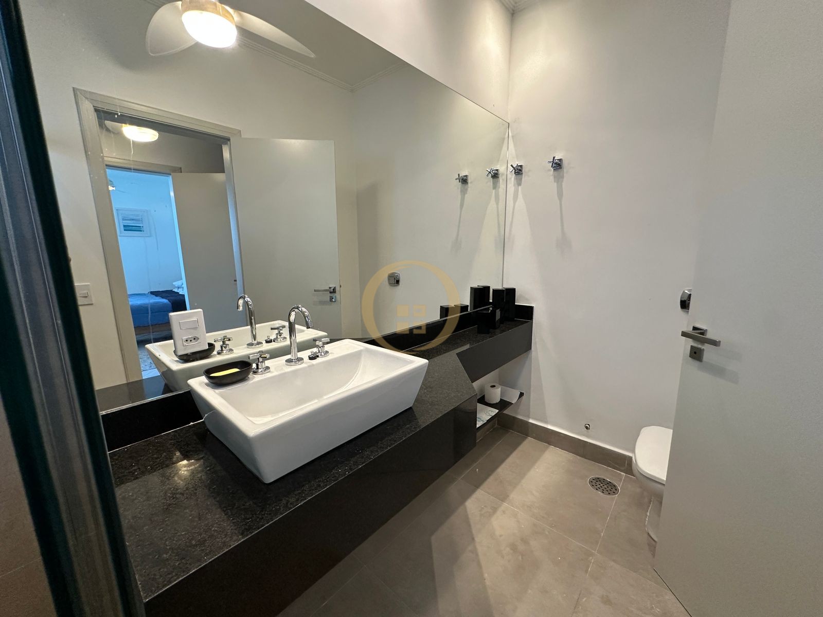 Apartamento Frente ao Mar nas Pitangueiras, Guarujá - SP