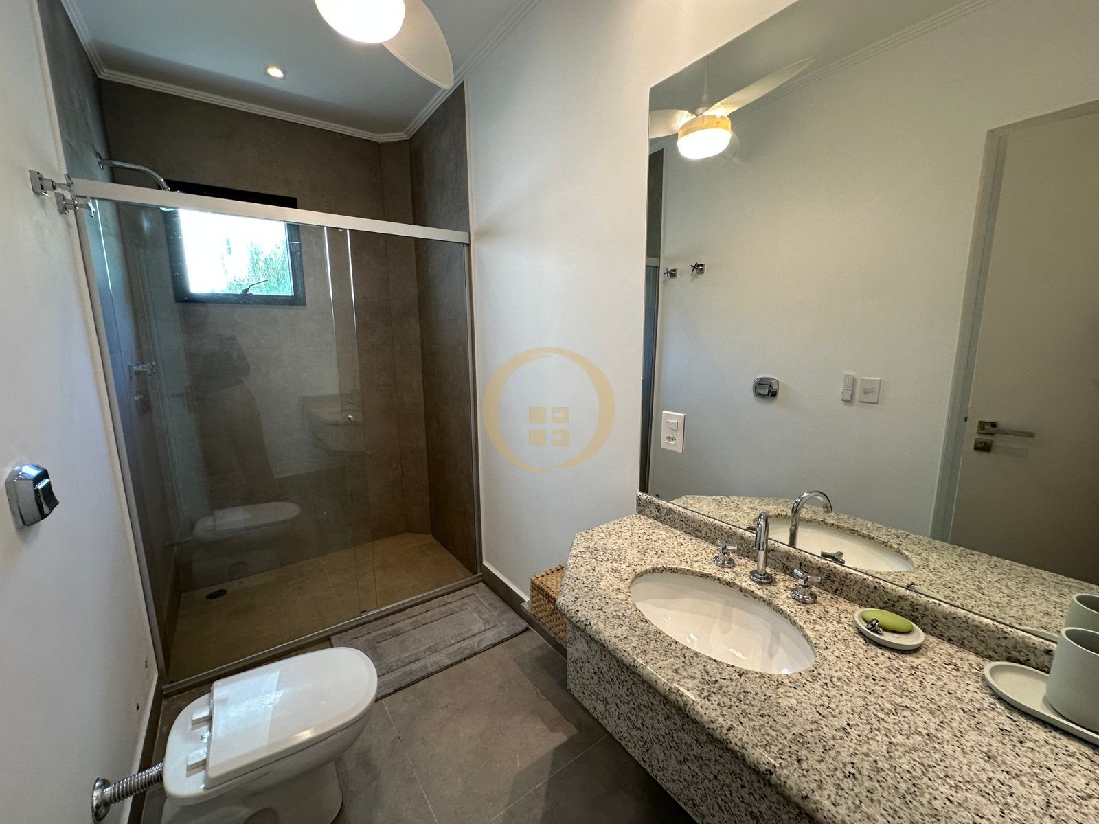 Apartamento Frente ao Mar nas Pitangueiras, Guarujá - SP