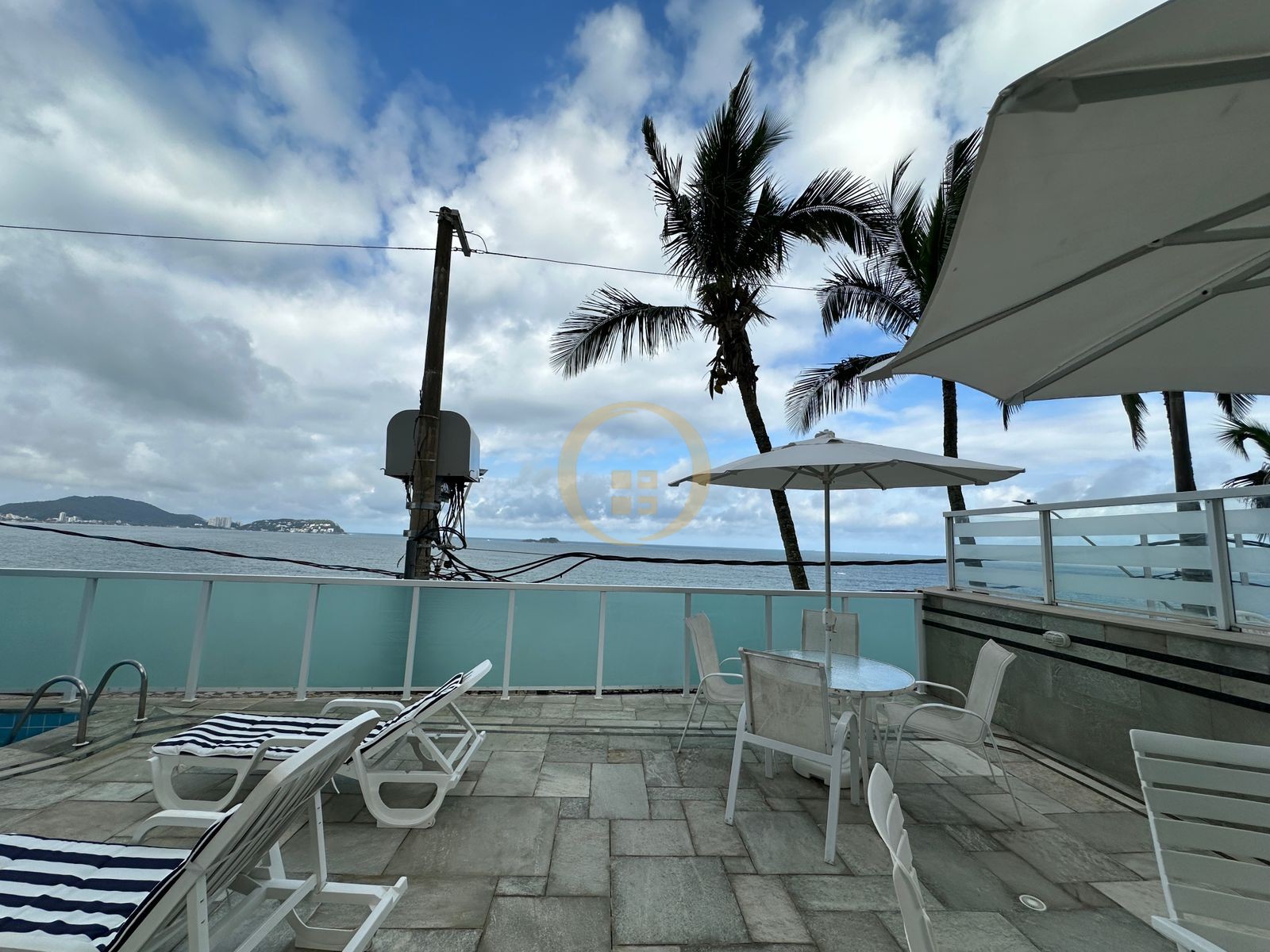 Apartamento Frente ao Mar nas Pitangueiras, Guarujá - SP
