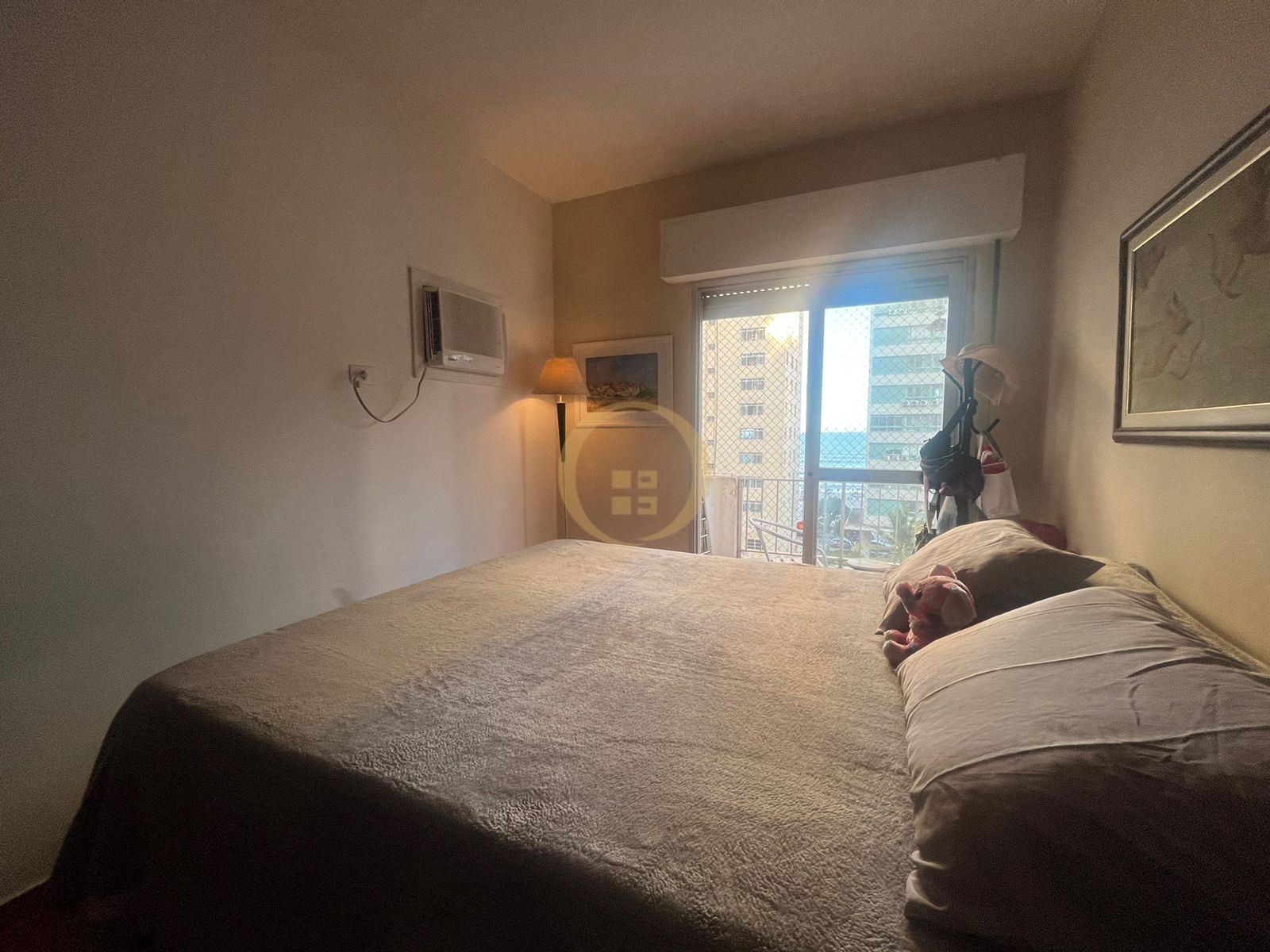 Apartamento na Praia das Pitangueiras, Guarujá - SP