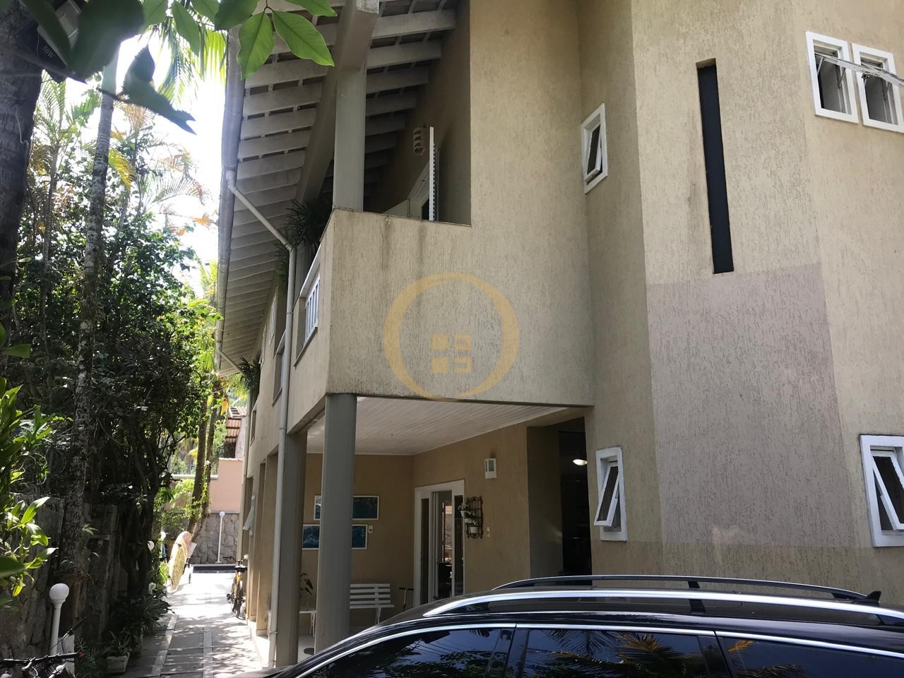 Casa Duplex à Venda no Guaiuba - Guarujá