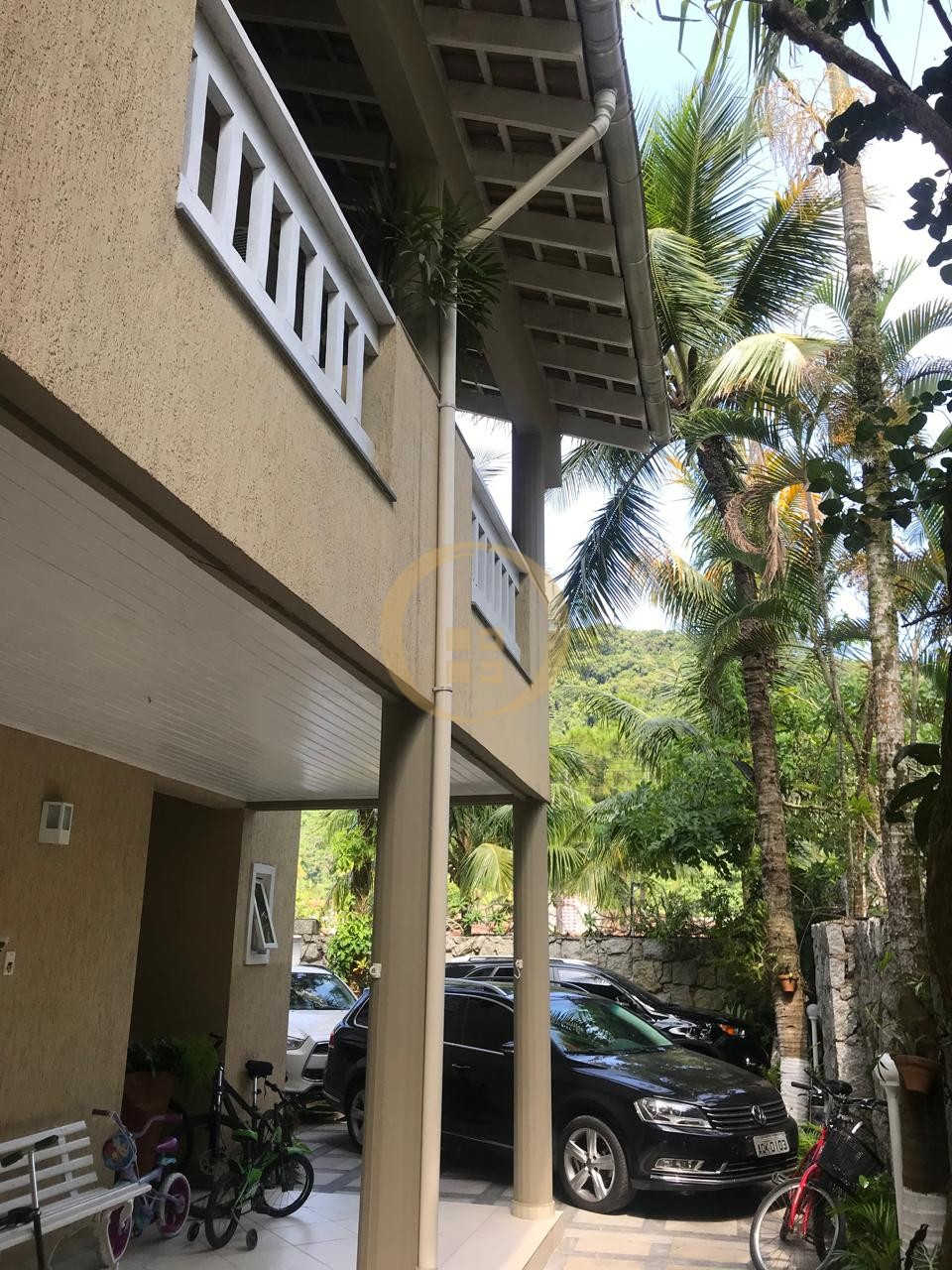 Casa Duplex à Venda no Guaiuba - Guarujá