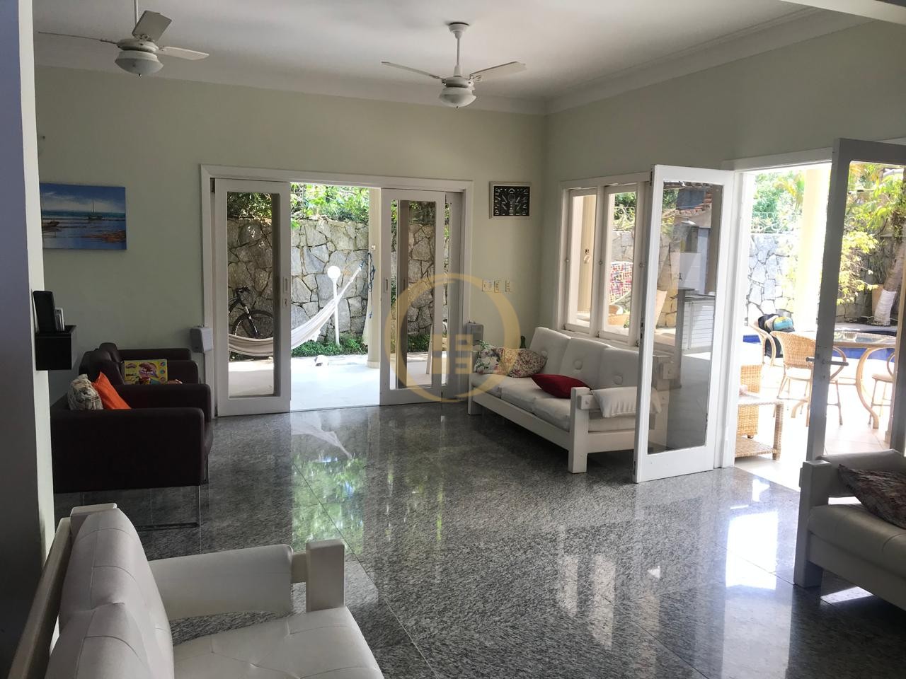 Casa Duplex à Venda no Guaiuba - Guarujá