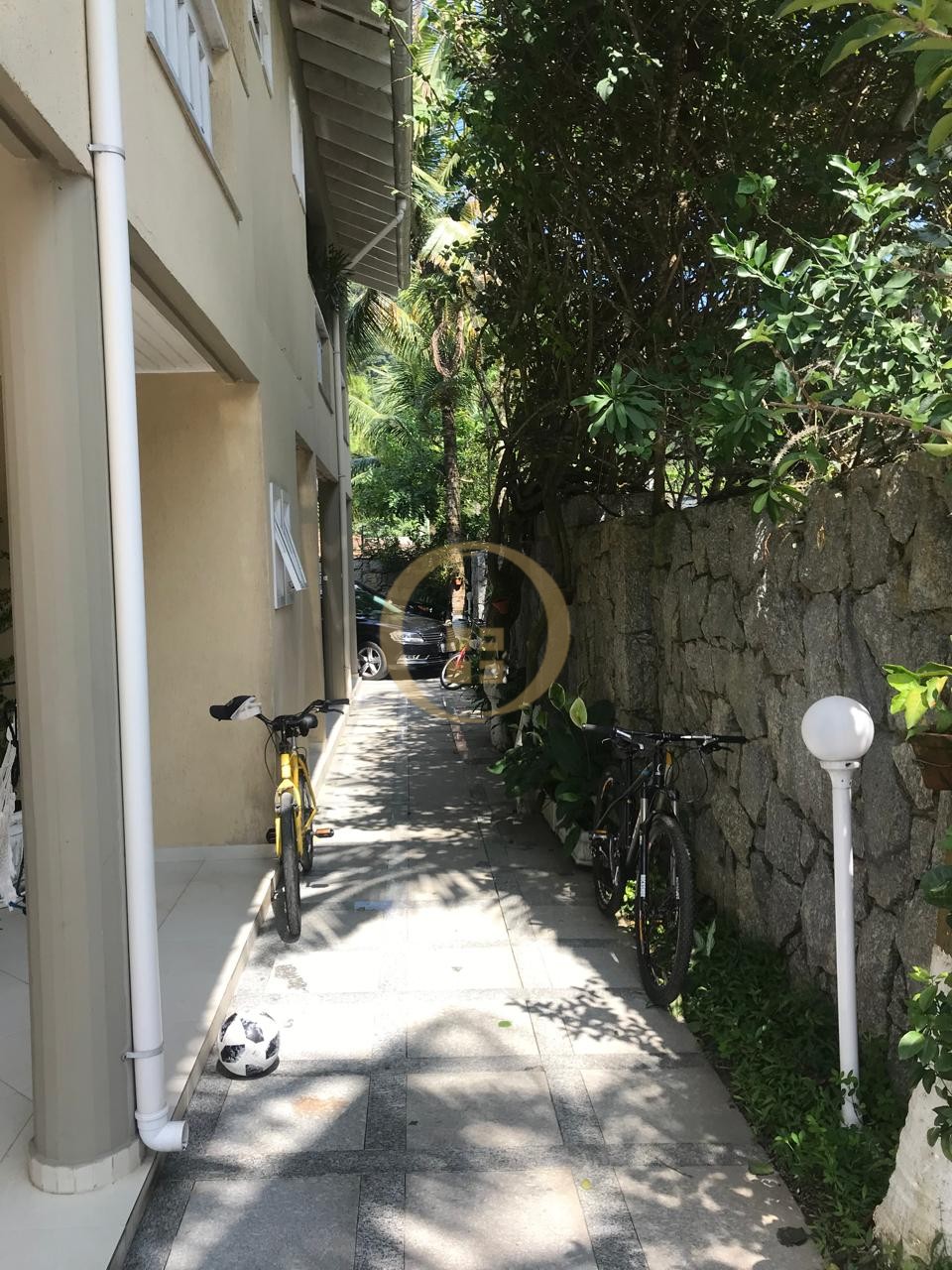 Casa Duplex à Venda no Guaiuba - Guarujá
