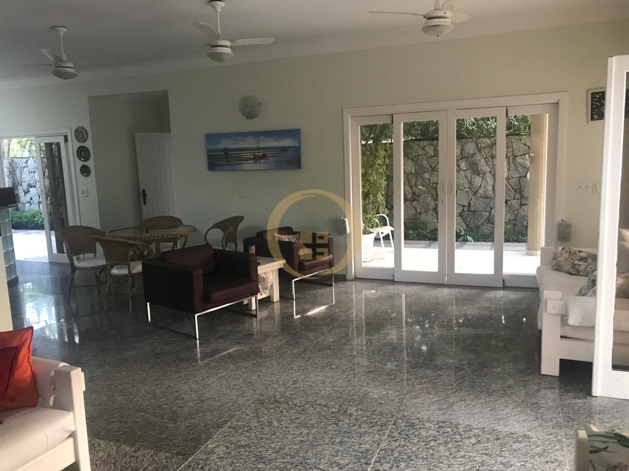 Casa Duplex à Venda no Guaiuba - Guarujá