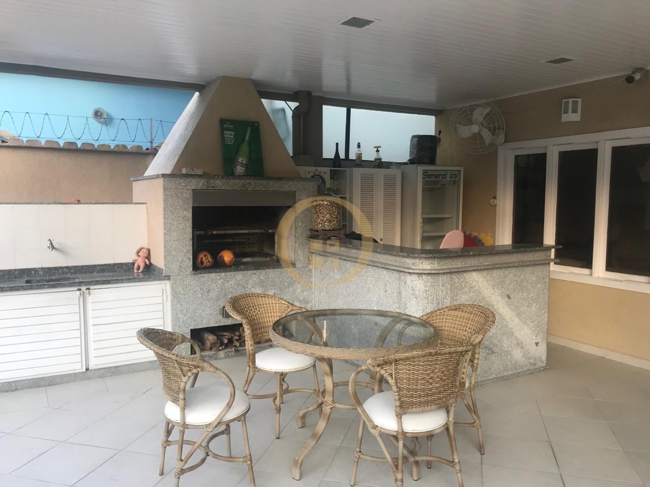Casa Duplex à Venda no Guaiuba - Guarujá