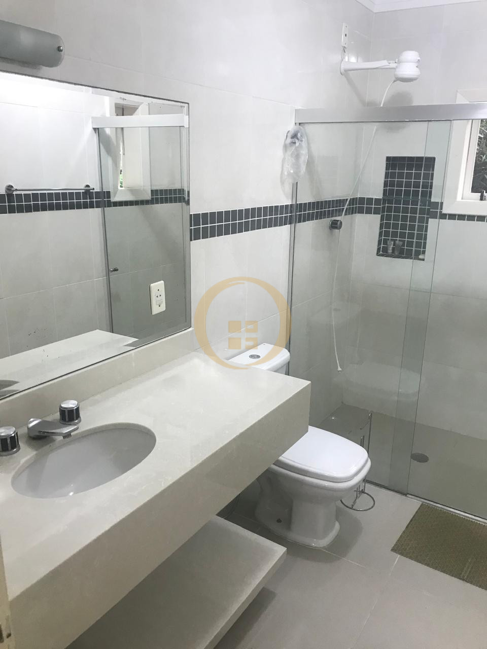 Casa Duplex à Venda no Guaiuba - Guarujá