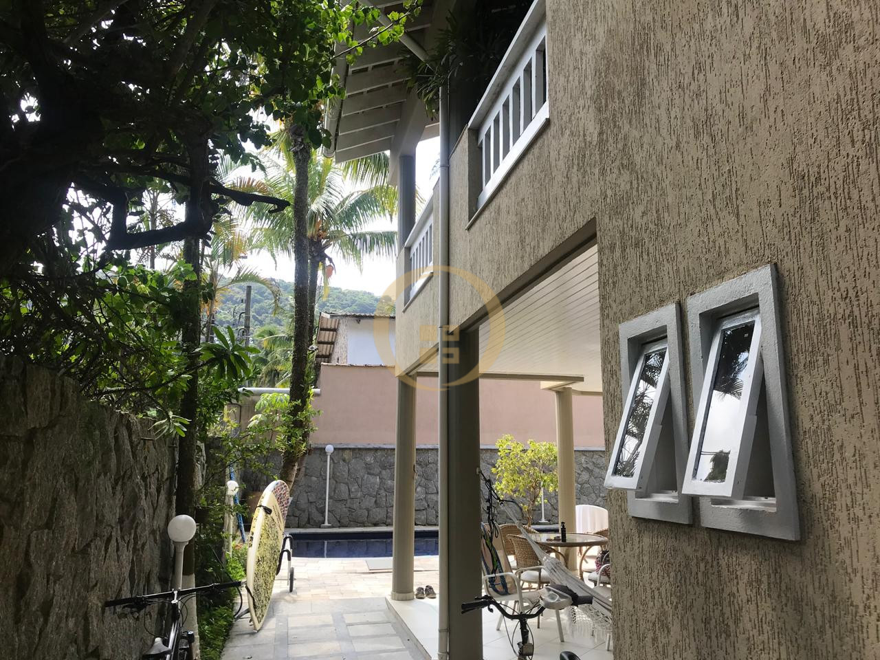 Casa Duplex à Venda no Guaiuba - Guarujá