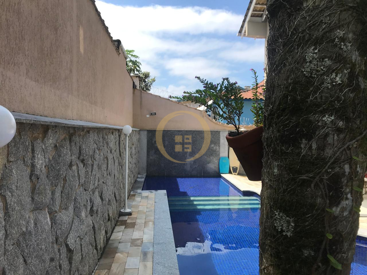 Casa Duplex à Venda no Guaiuba - Guarujá