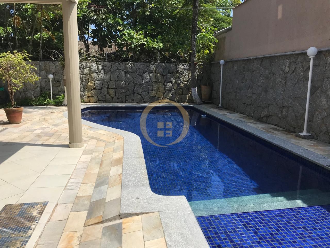 Casa Duplex à Venda no Guaiuba - Guarujá