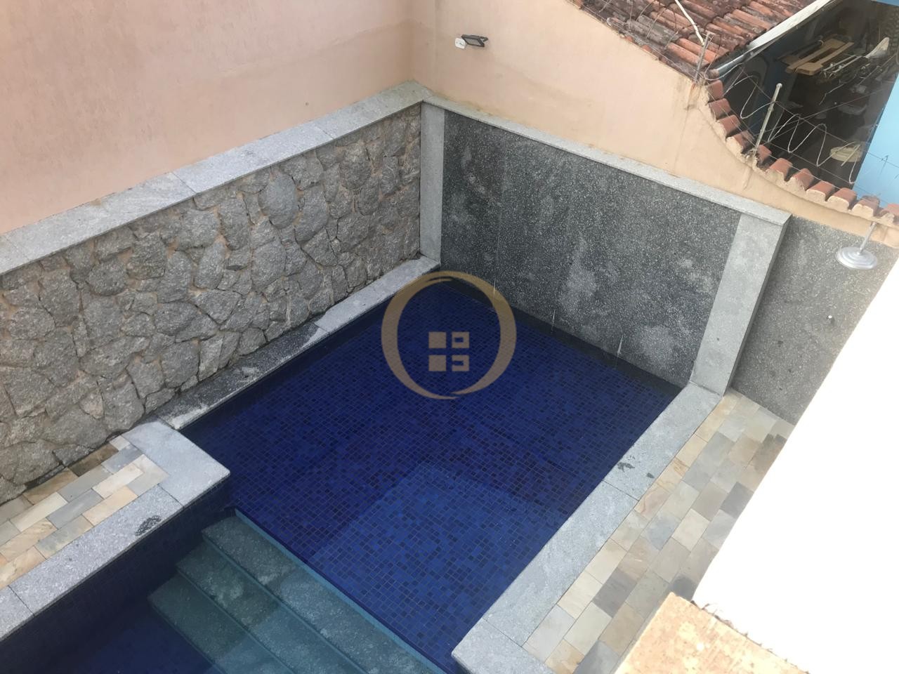 Casa Duplex à Venda no Guaiuba - Guarujá