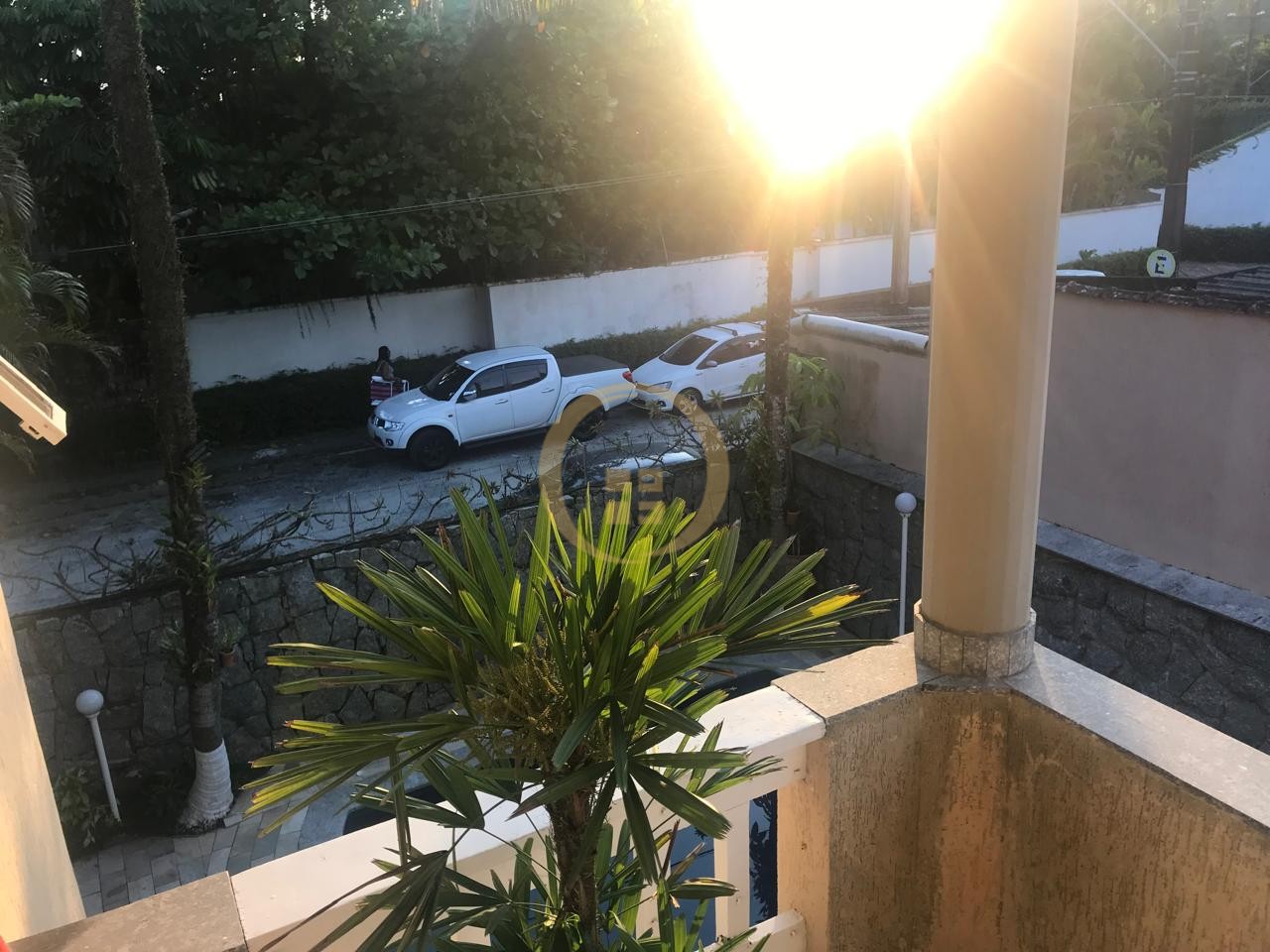 Casa Duplex à Venda no Guaiuba - Guarujá