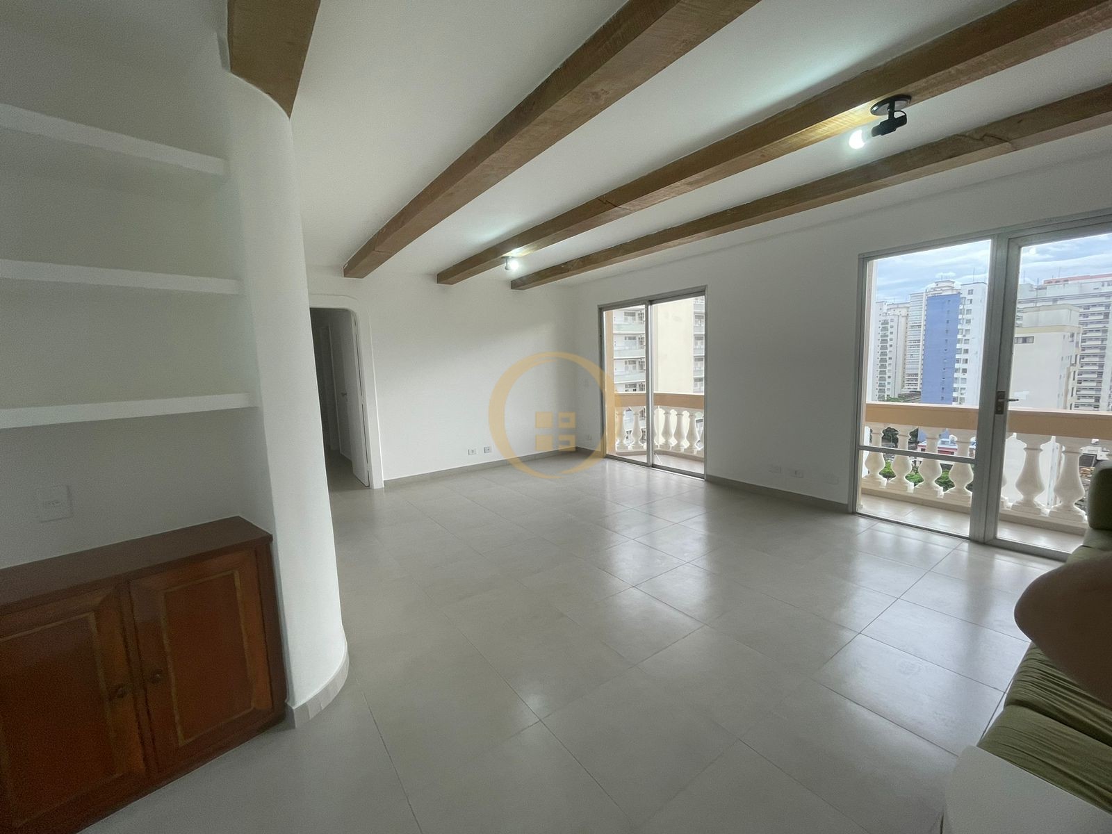 Apartamento na Praia das Pitangueiras, Guarujá - SP