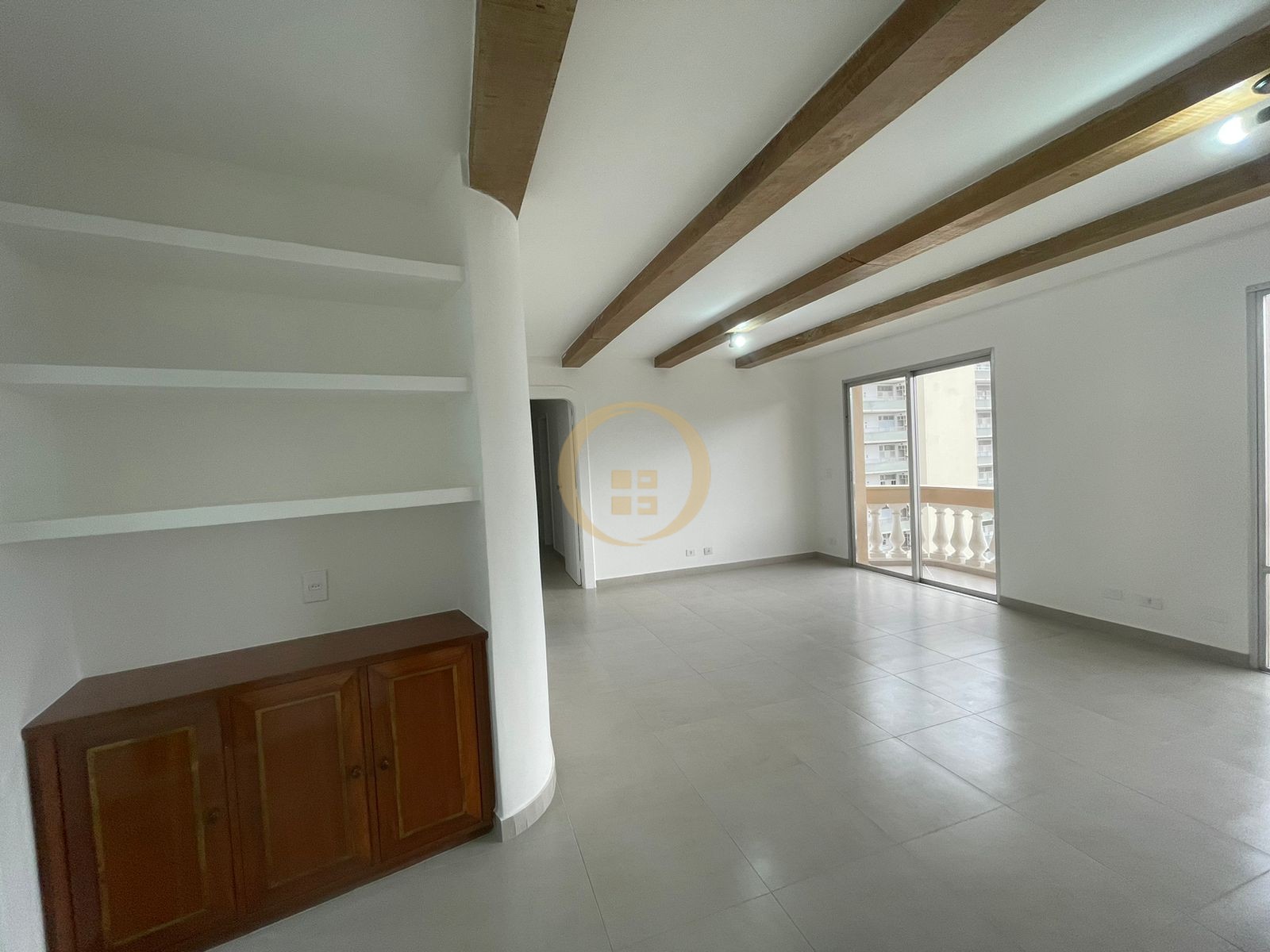 Apartamento na Praia das Pitangueiras, Guarujá - SP