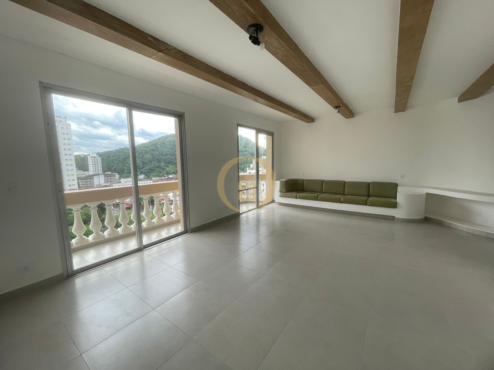 Apartamento na Praia das Pitangueiras, Guarujá - SP