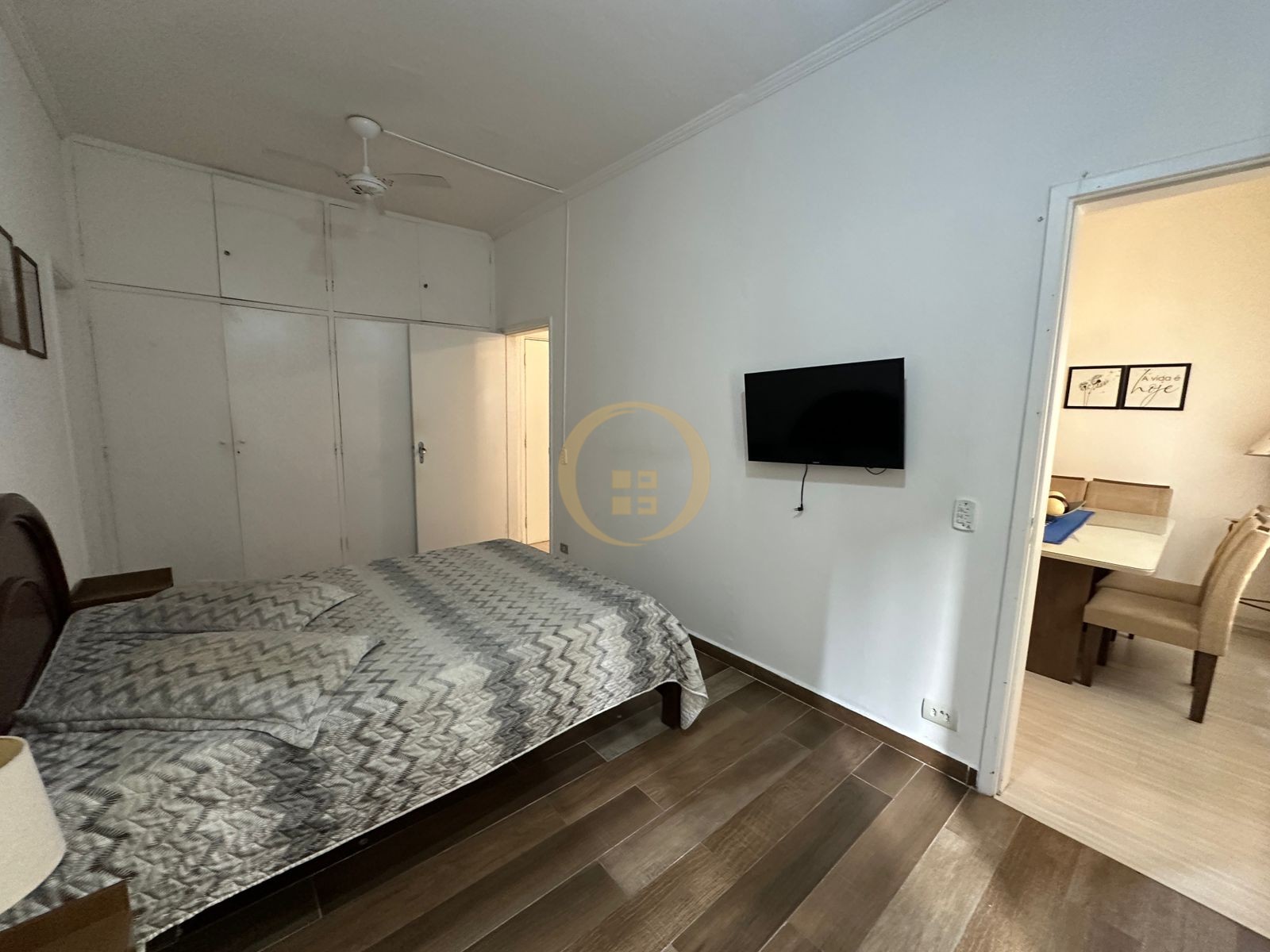 Apartamento na Praia das Pitangueiras, Guarujá - SP