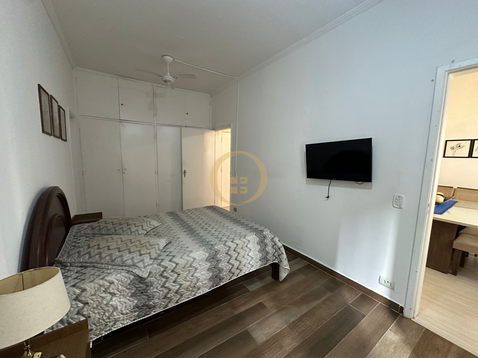 Apartamento na Praia das Pitangueiras, Guarujá - SP
