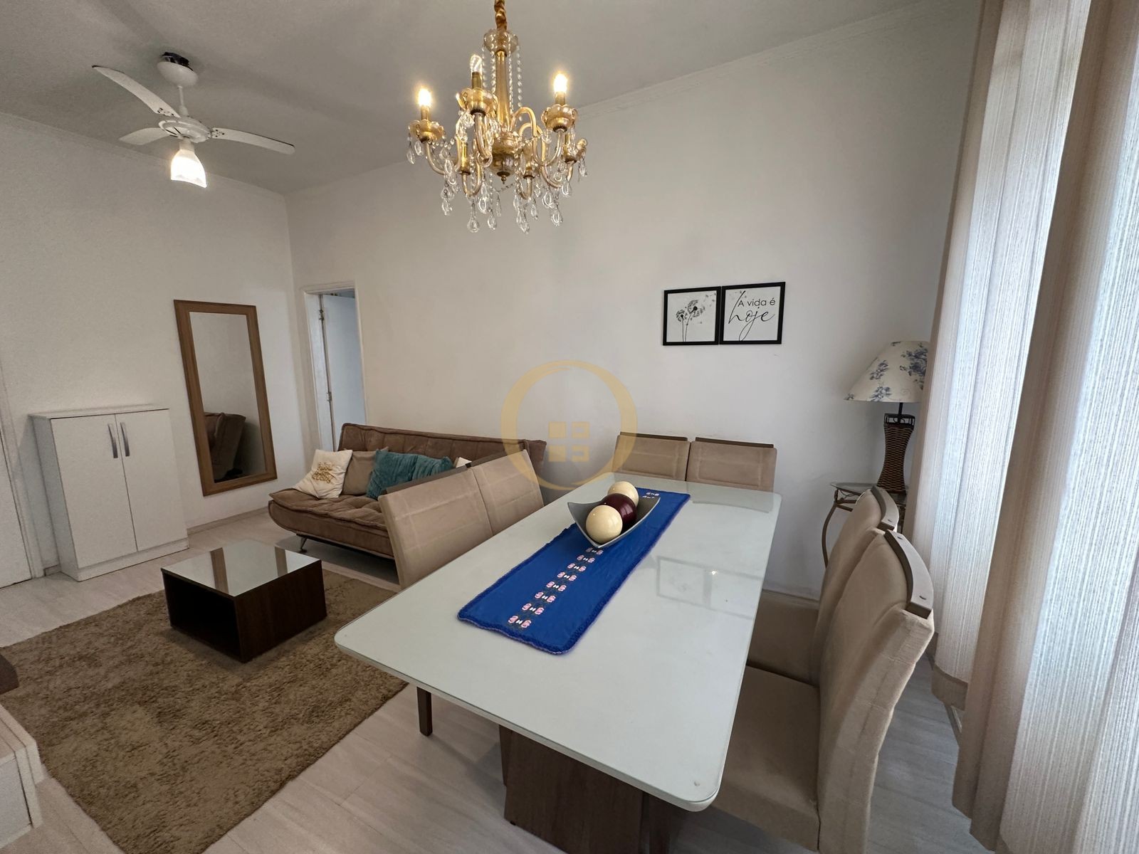 Apartamento na Praia das Pitangueiras, Guarujá - SP