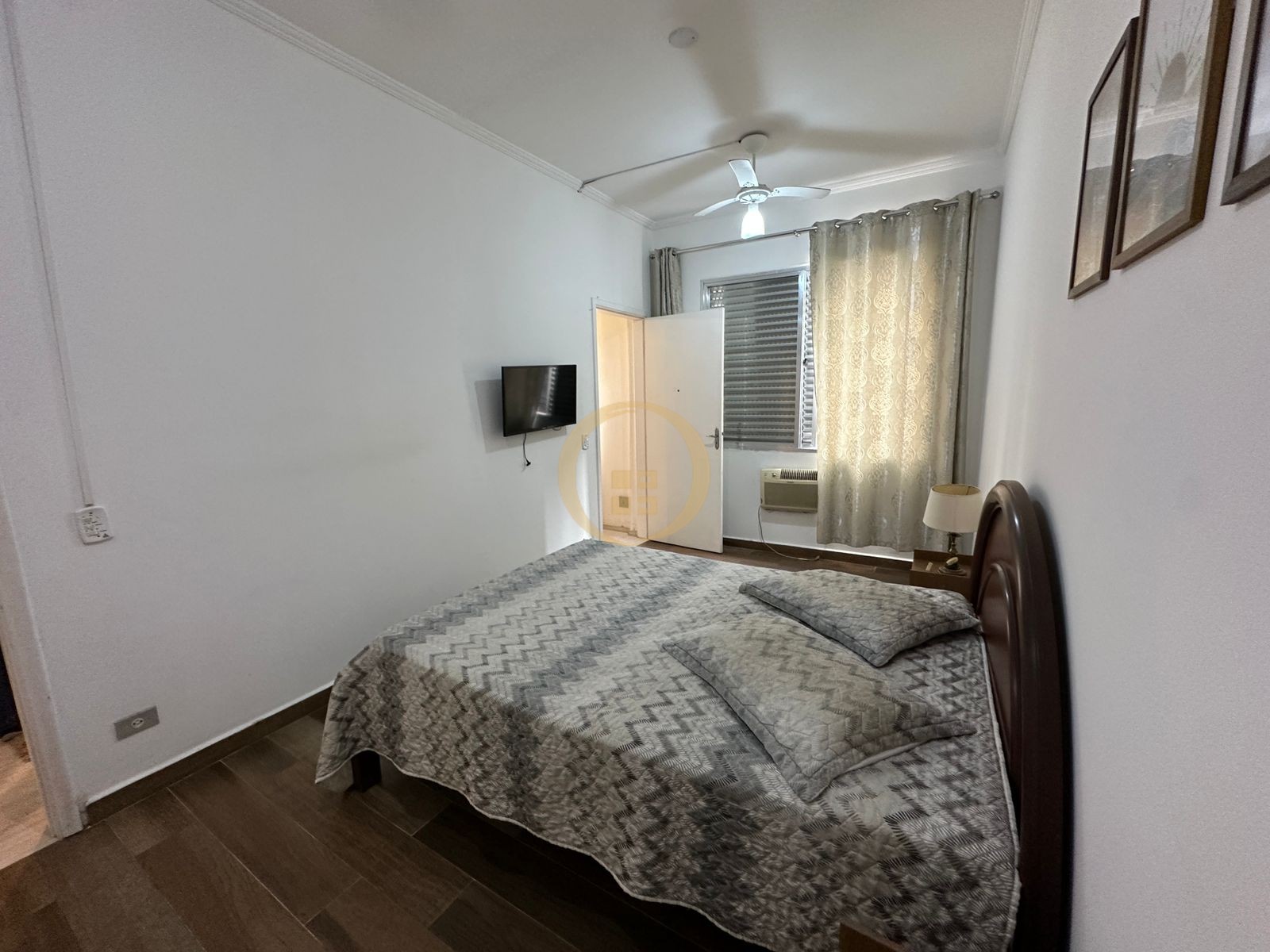 Apartamento na Praia das Pitangueiras, Guarujá - SP