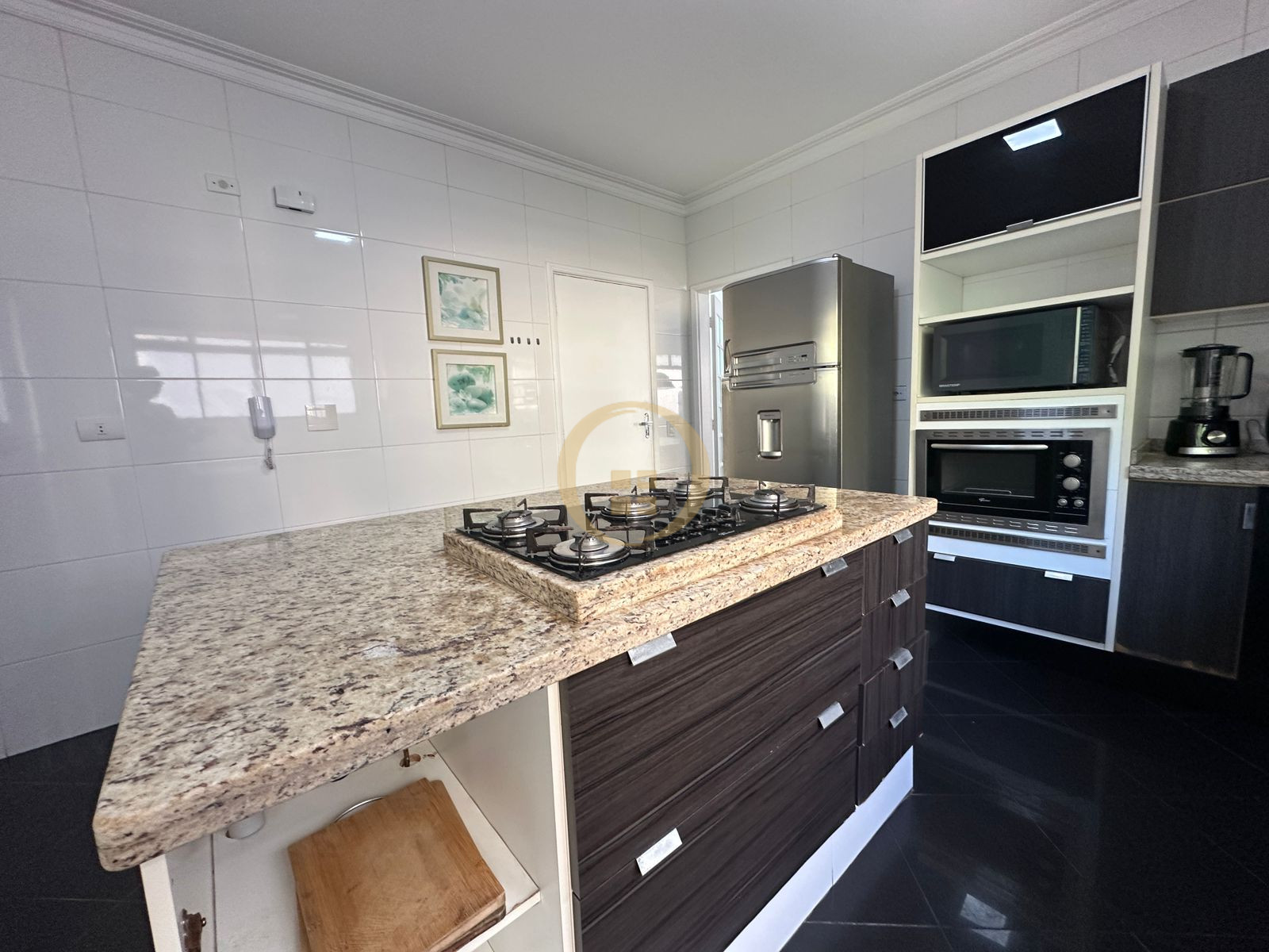 Apartamento na Praia das Pitangueiras, Guarujá - SP