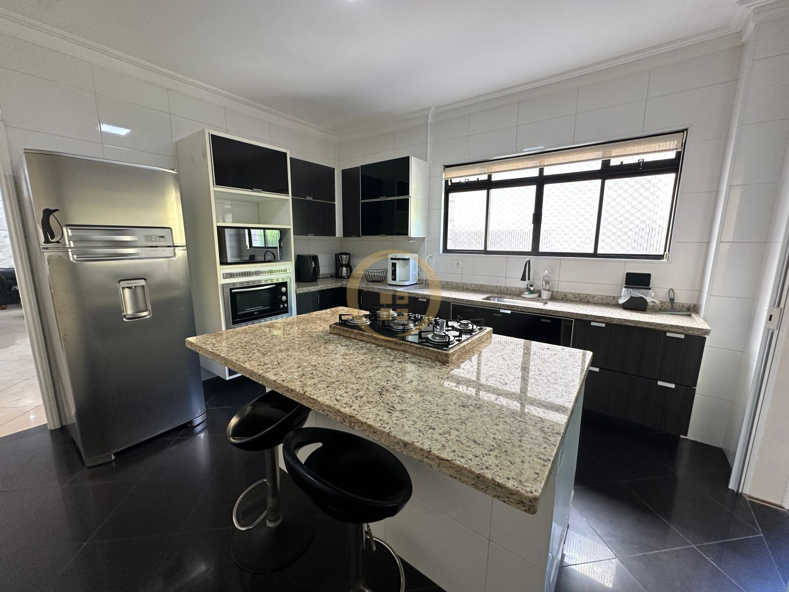 Apartamento na Praia das Pitangueiras, Guarujá - SP