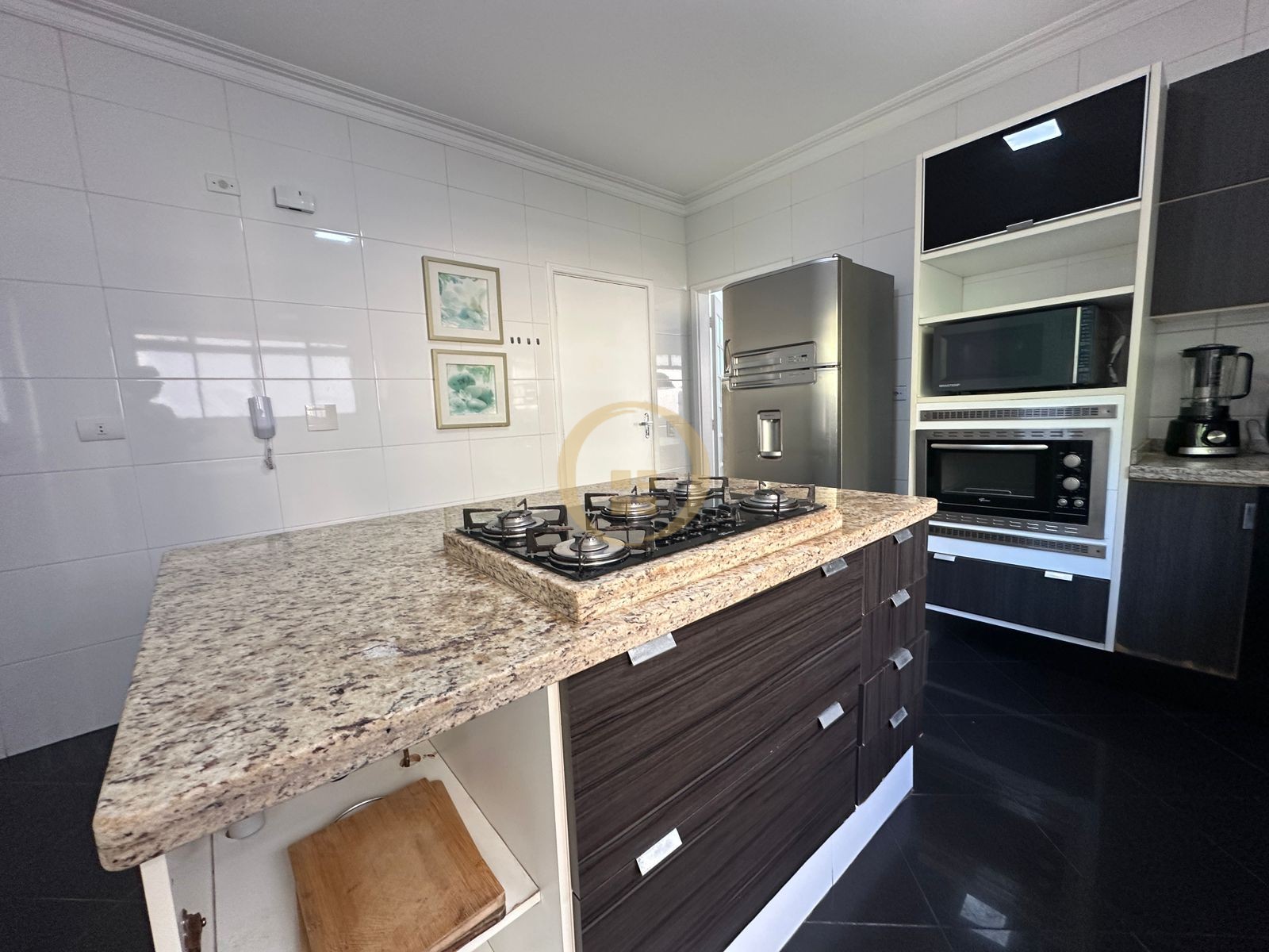 Apartamento na Praia das Pitangueiras, Guarujá - SP