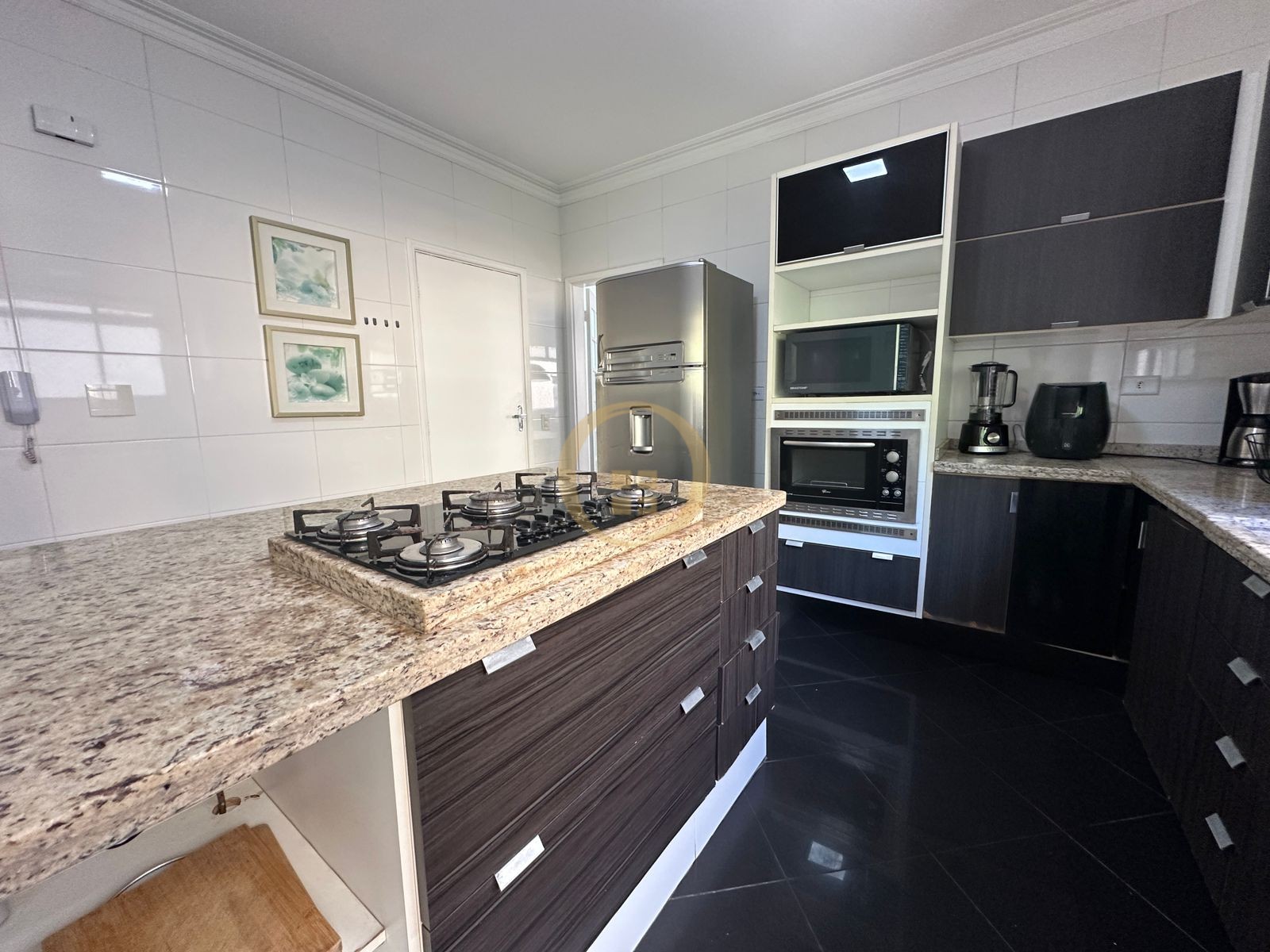 Apartamento na Praia das Pitangueiras, Guarujá - SP