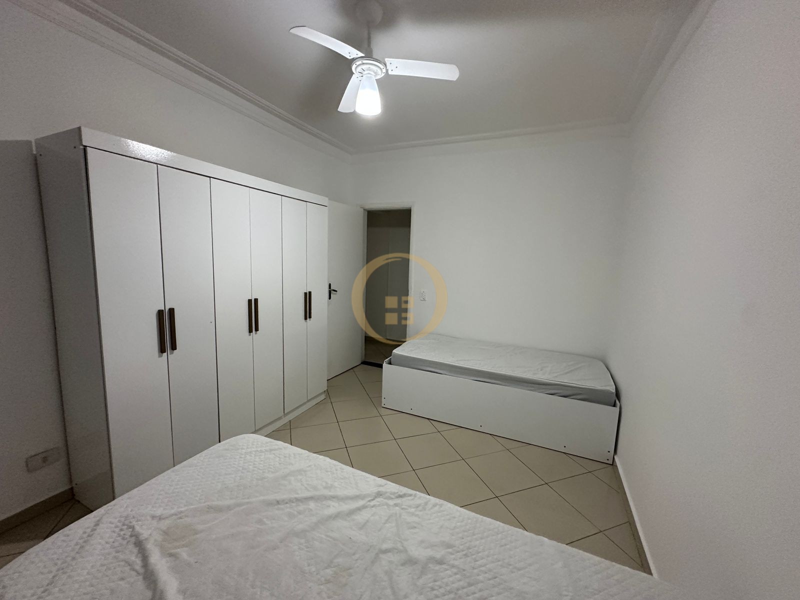 Apartamento na Praia das Pitangueiras, Guarujá - SP