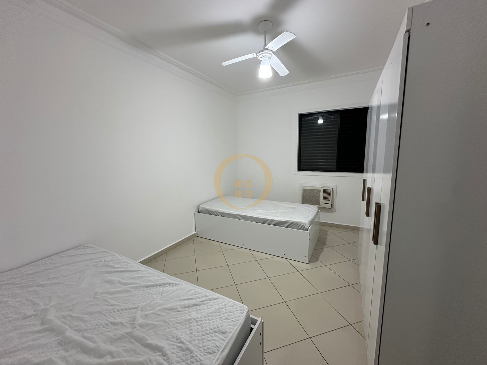 Apartamento na Praia das Pitangueiras, Guarujá - SP