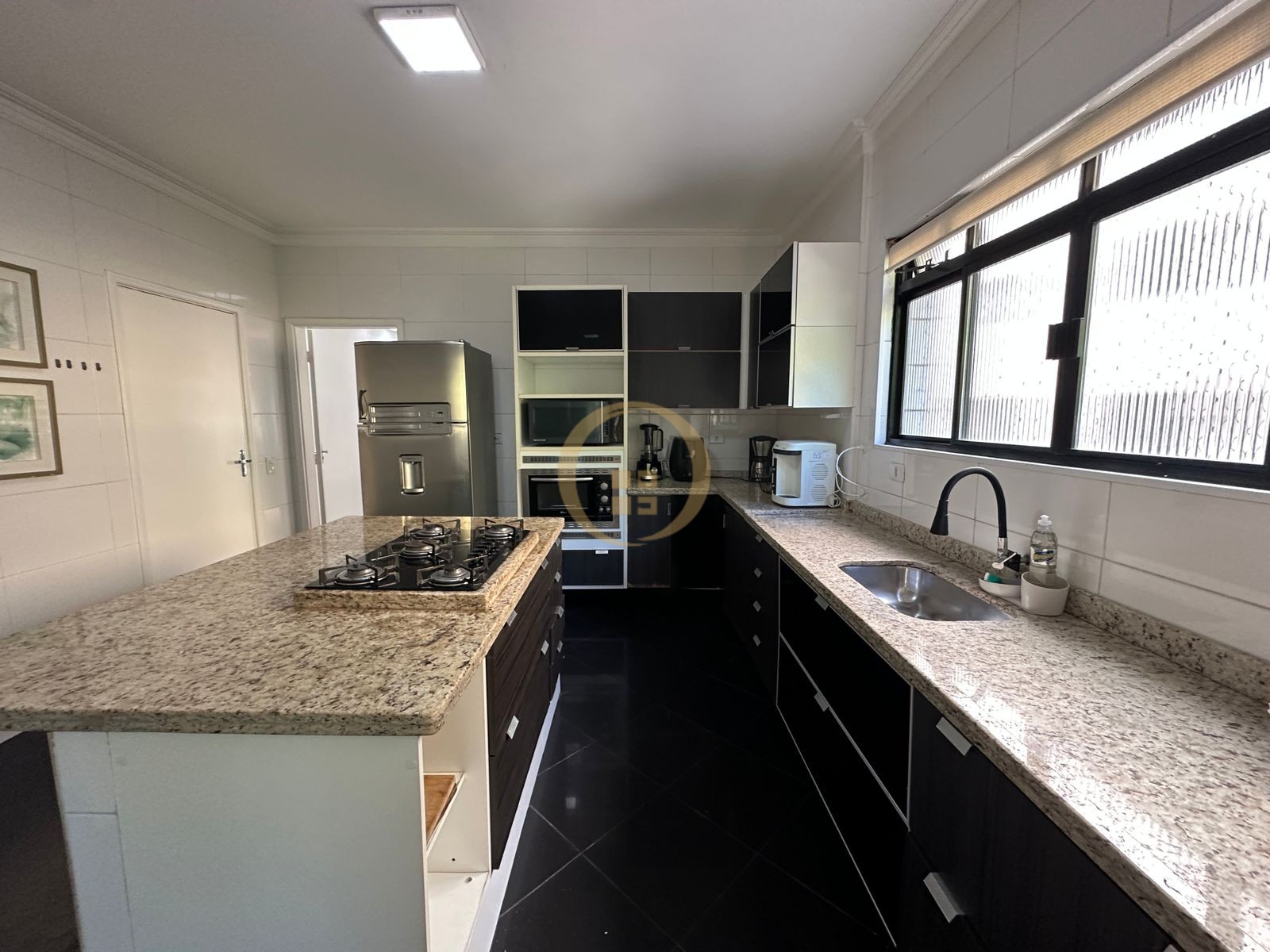 Apartamento na Praia das Pitangueiras, Guarujá - SP