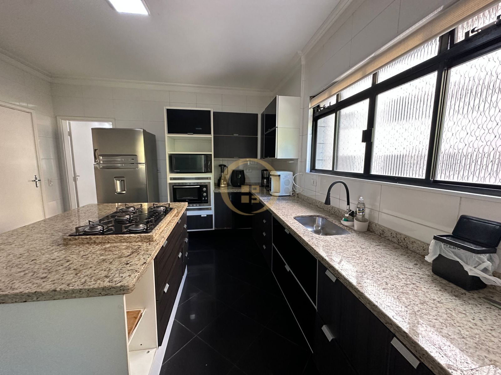 Apartamento na Praia das Pitangueiras, Guarujá - SP