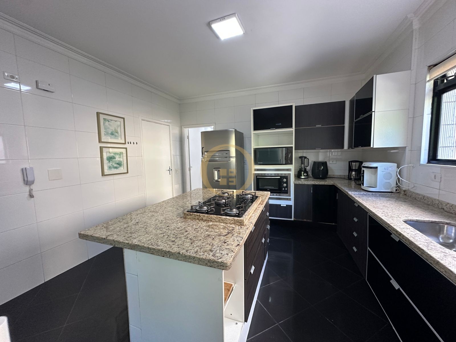 Apartamento na Praia das Pitangueiras, Guarujá - SP