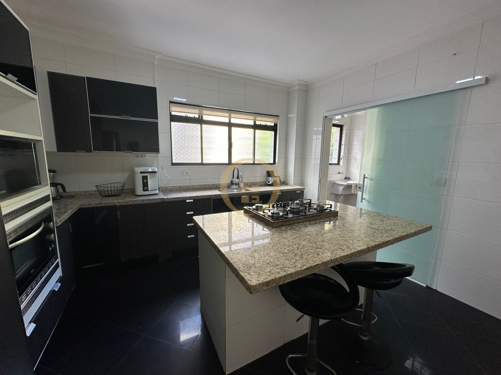 Apartamento na Praia das Pitangueiras, Guarujá - SP